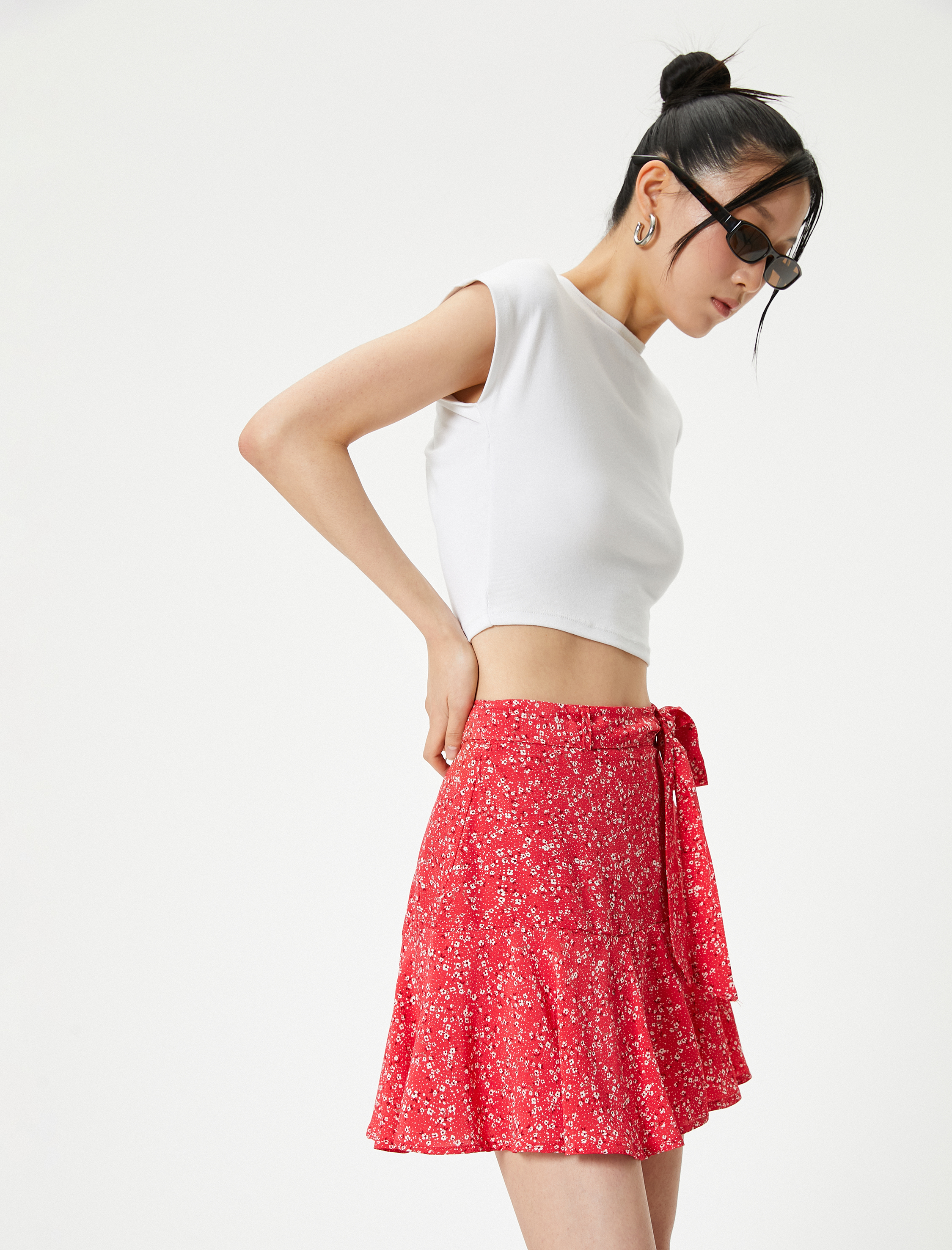   Çiçekli Mini Etek Volanlı Kemer Detaylı