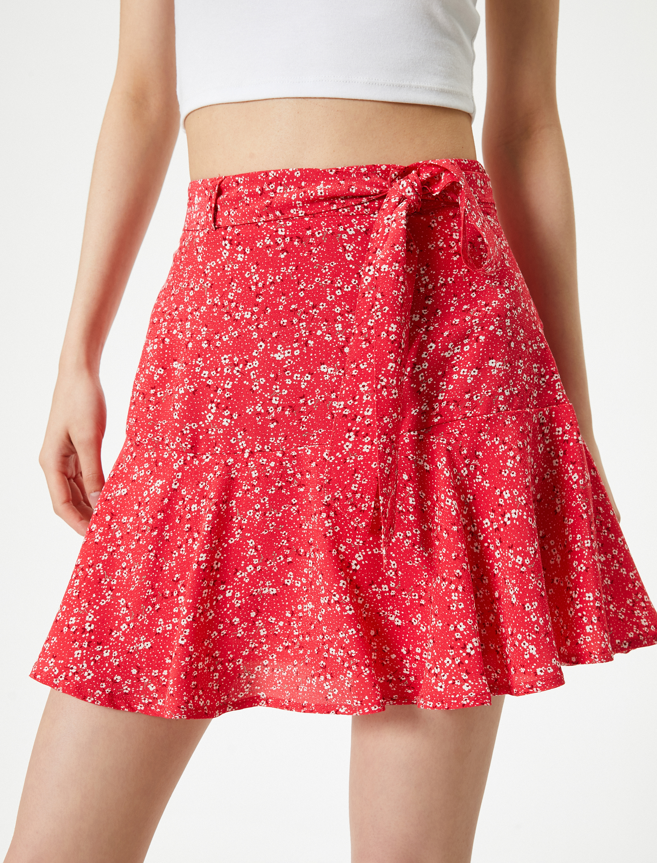   Çiçekli Mini Etek Volanlı Kemer Detaylı