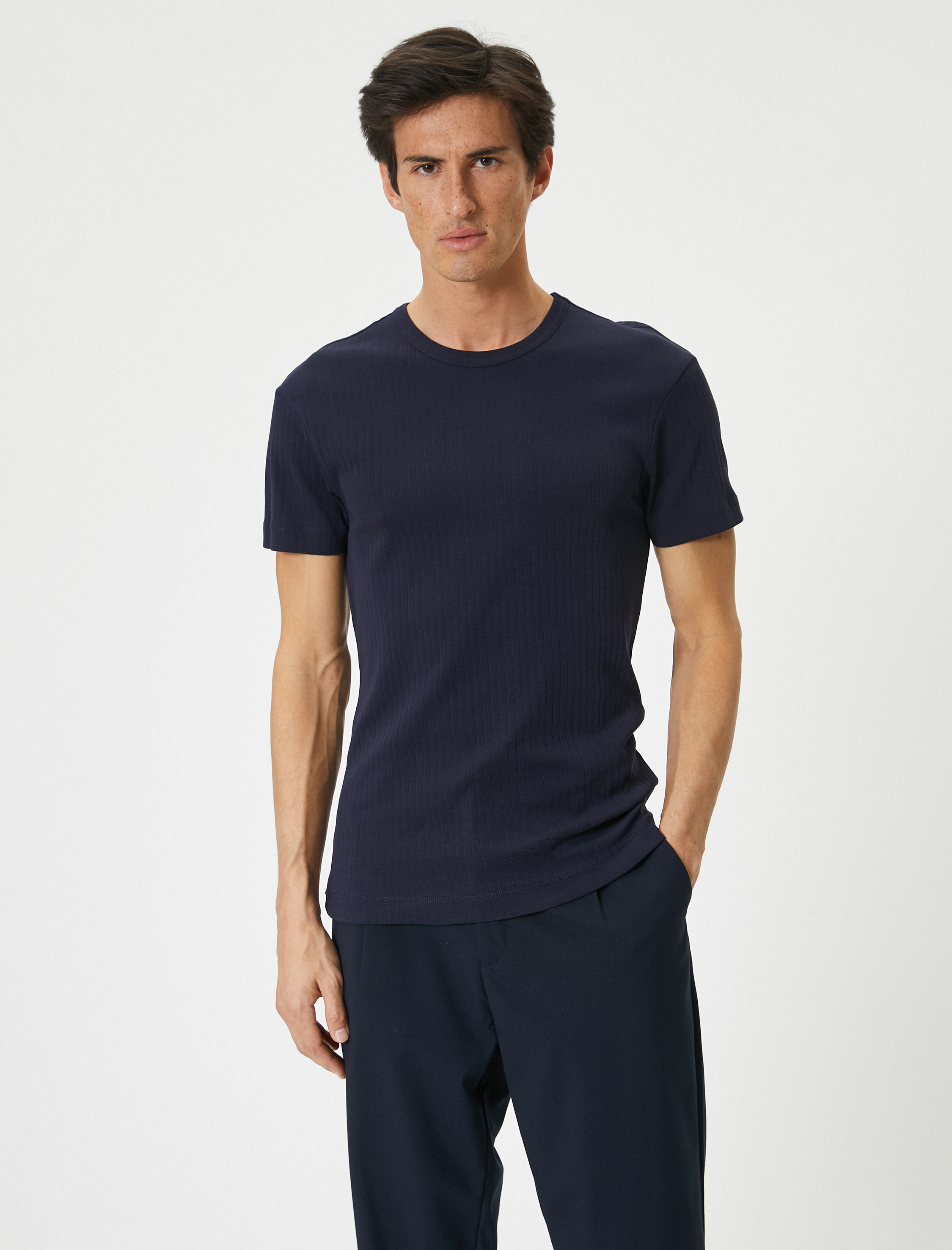   Basic Tişört Slim Fit Dokulu Kısa Kollu