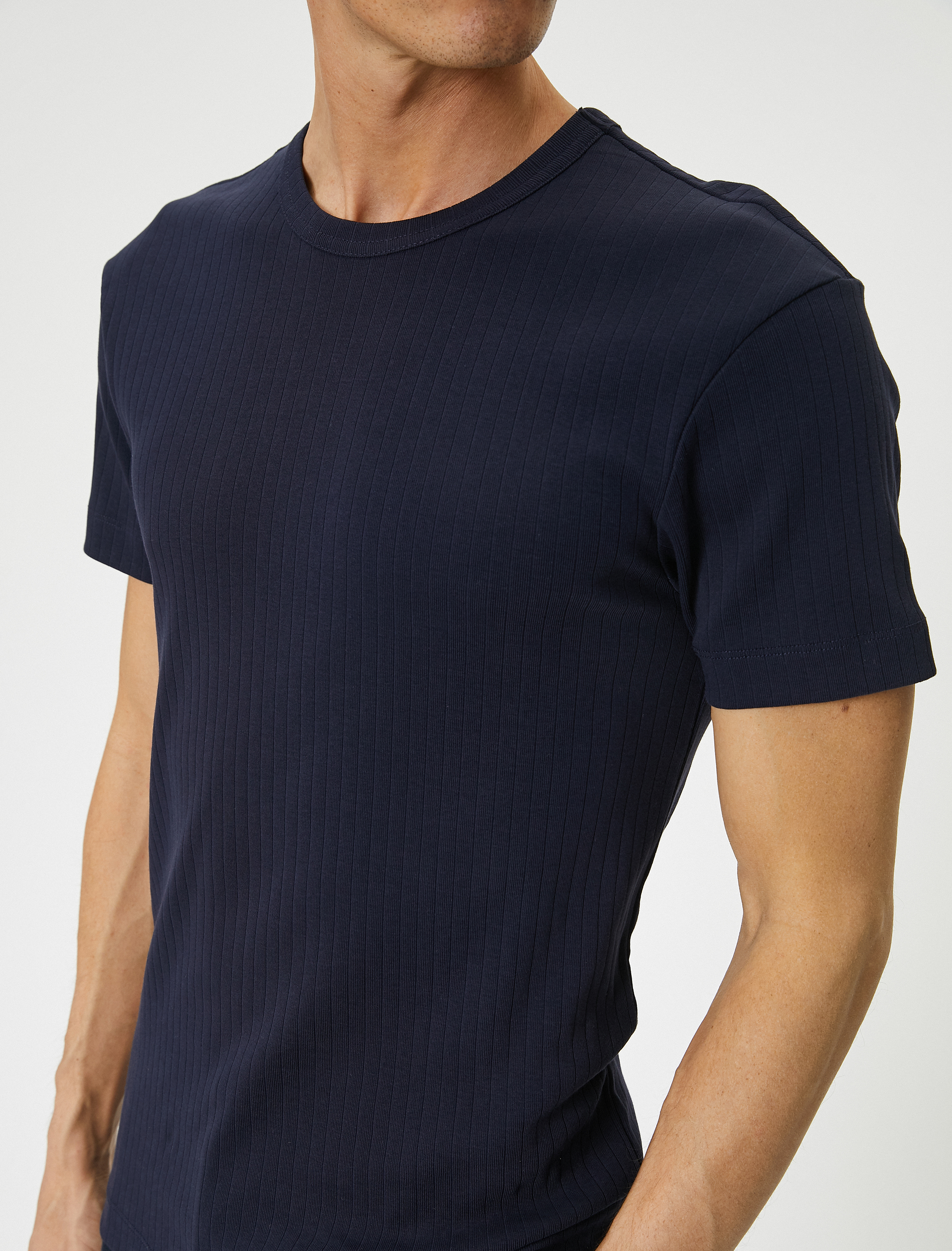   Basic Tişört Slim Fit Dokulu Kısa Kollu