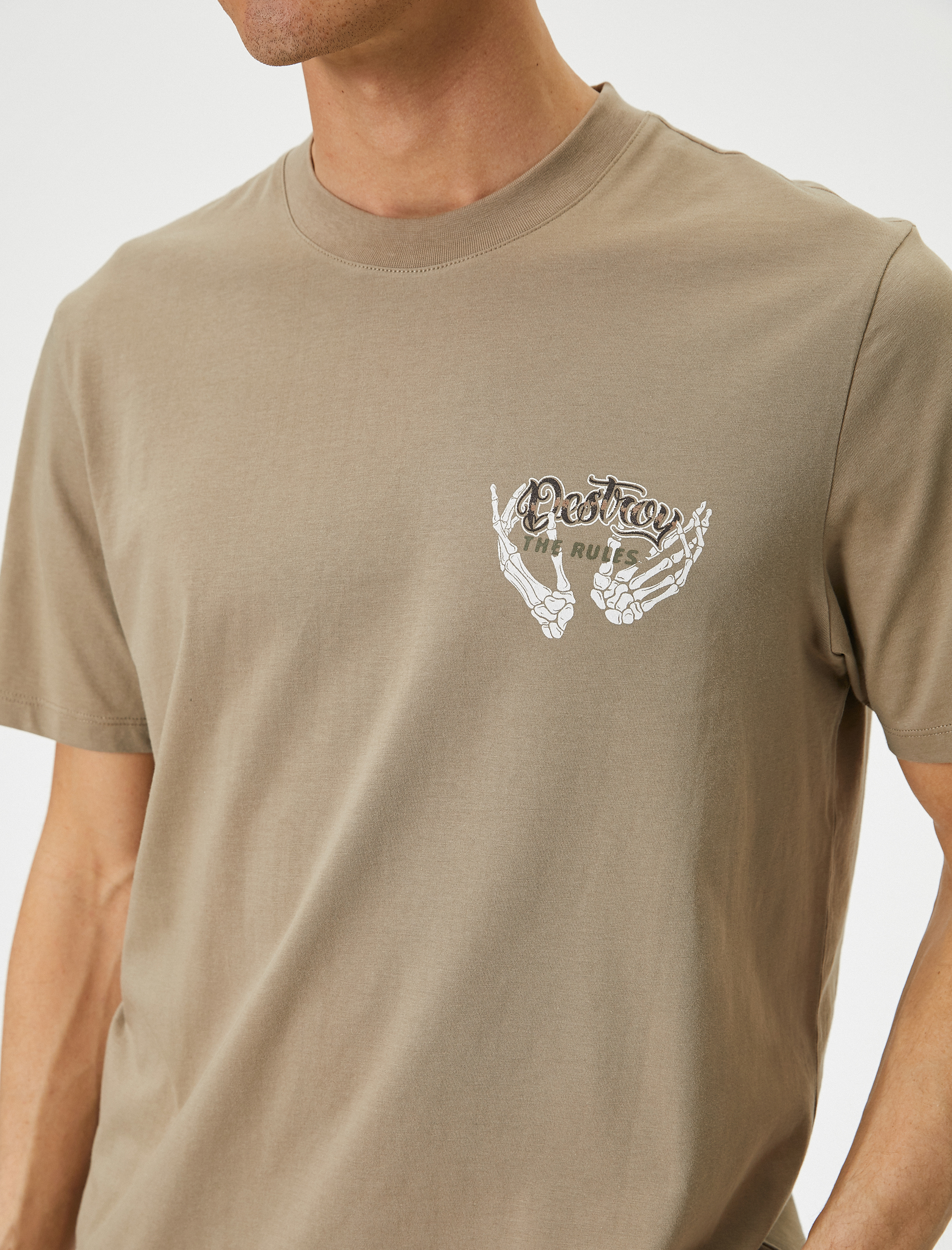   Bisiklet Yaka Pamuklu Kısa Kollu Arkası Baskılı Tişört