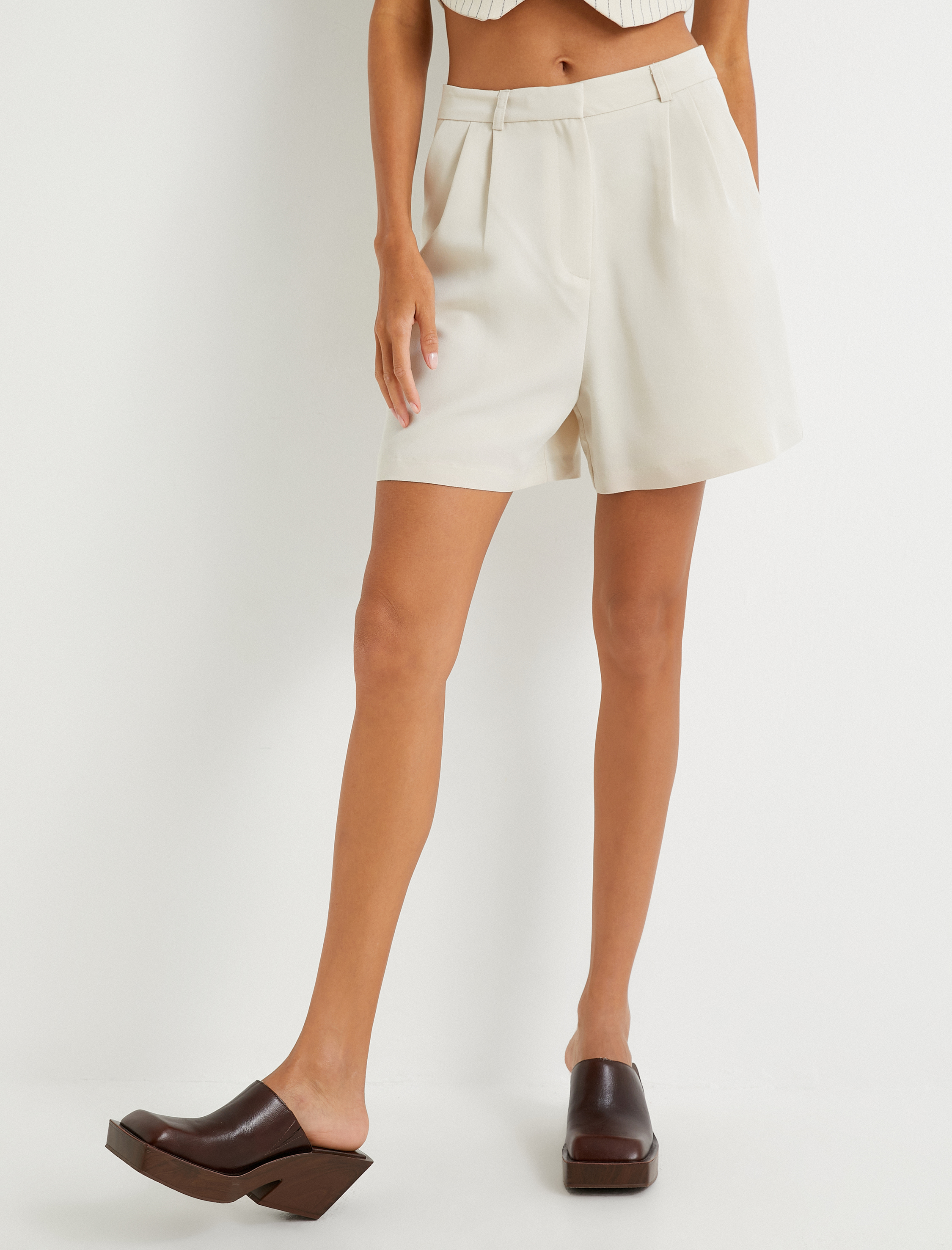   Bermuda Şort Modal Kumaş Cepli Pileli Yüksek Bel