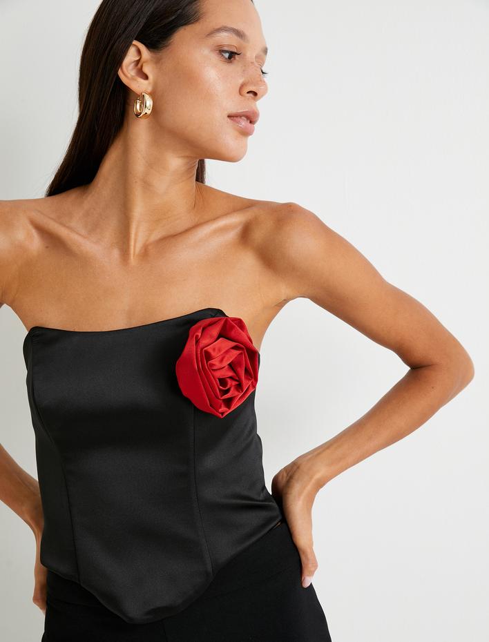  Straplez Saten Üst Gül Detaylı