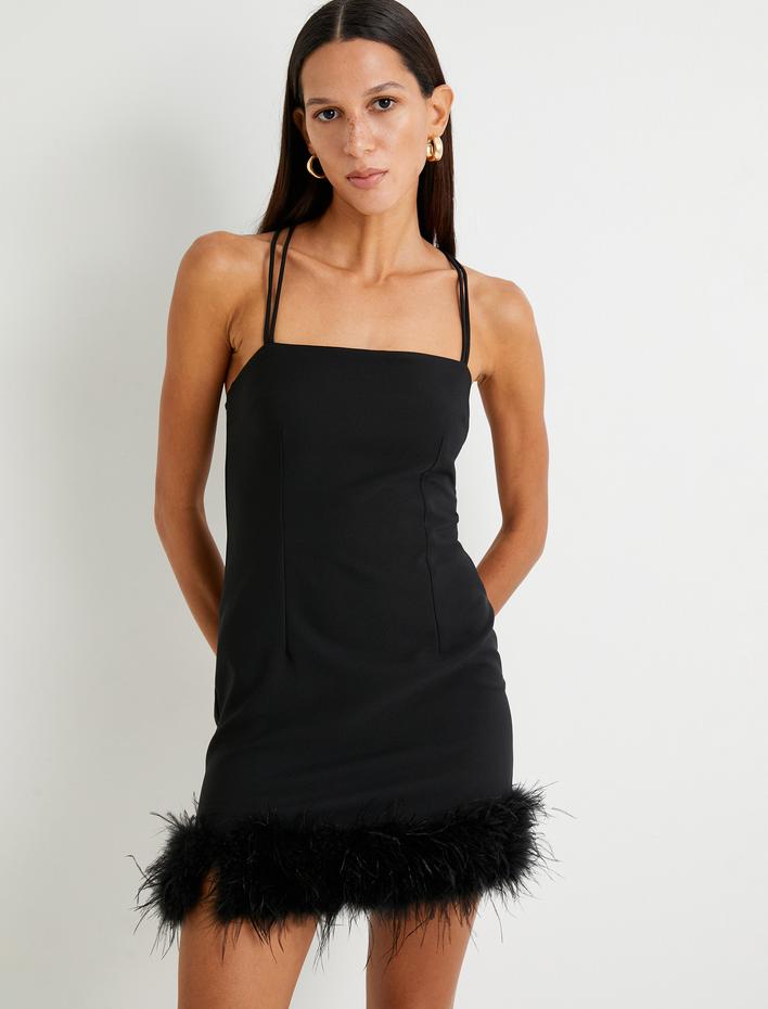  Otriş Detaylı Mini Elbise Arkası Çapraz Askılı Yırtmaçlı