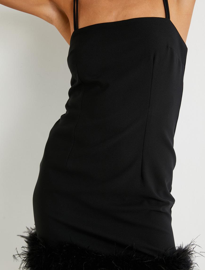   Otriş Detaylı Mini Elbise Arkası Çapraz Askılı Yırtmaçlı