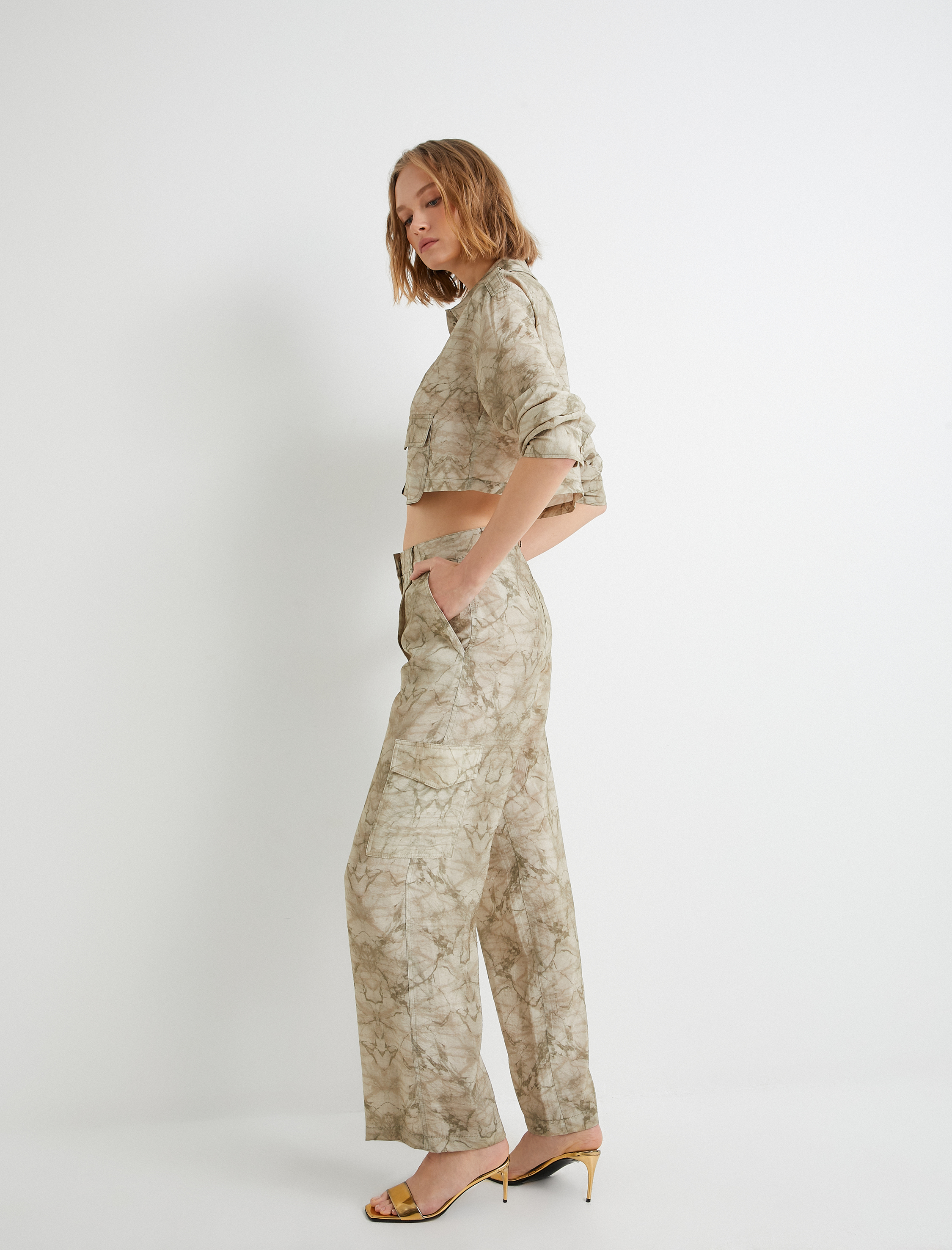   Bol Paça Pantolon Yüksek Bel Kargo Cepli Rahat Kesim Soyut Desenli