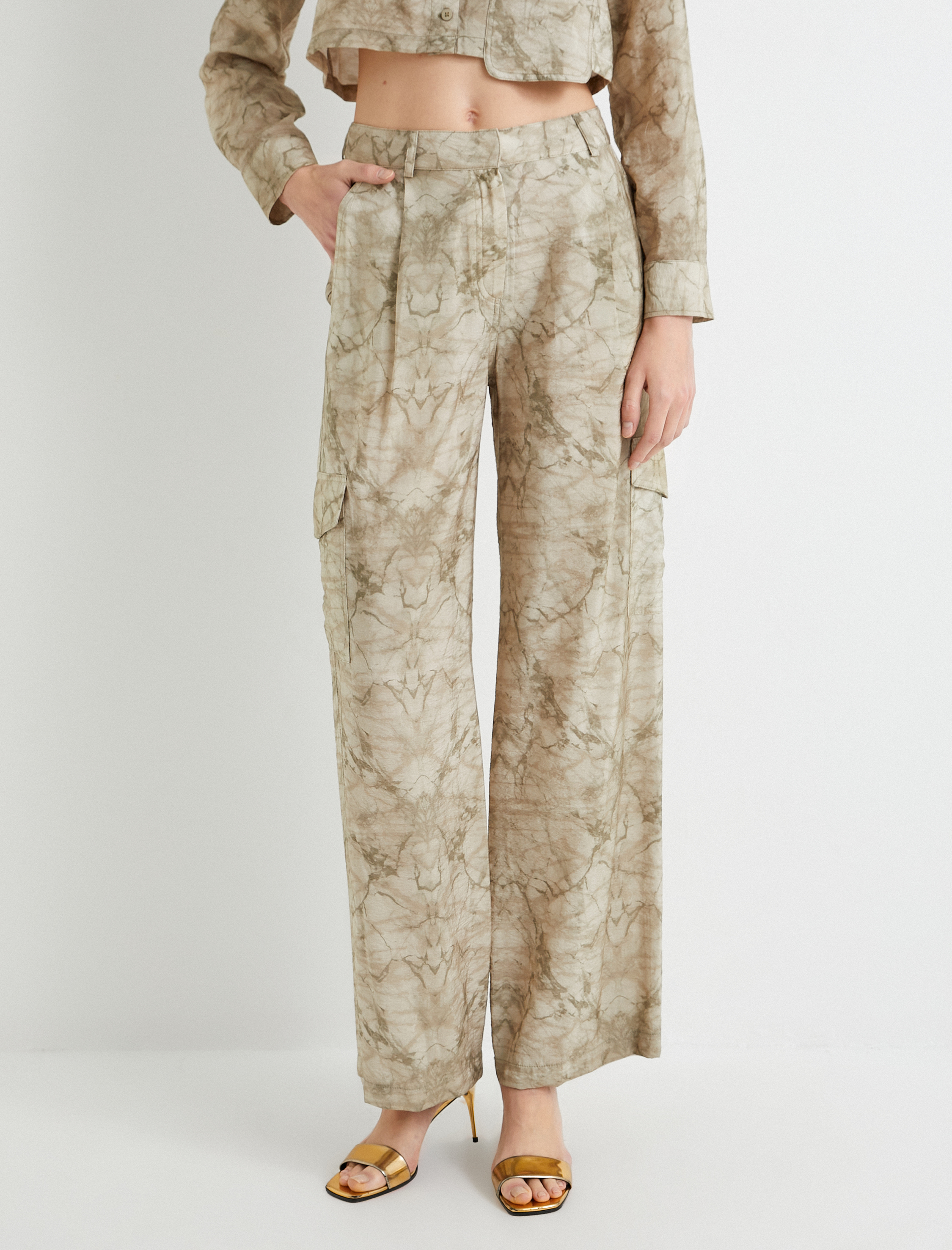   Bol Paça Pantolon Yüksek Bel Kargo Cepli Rahat Kesim Soyut Desenli