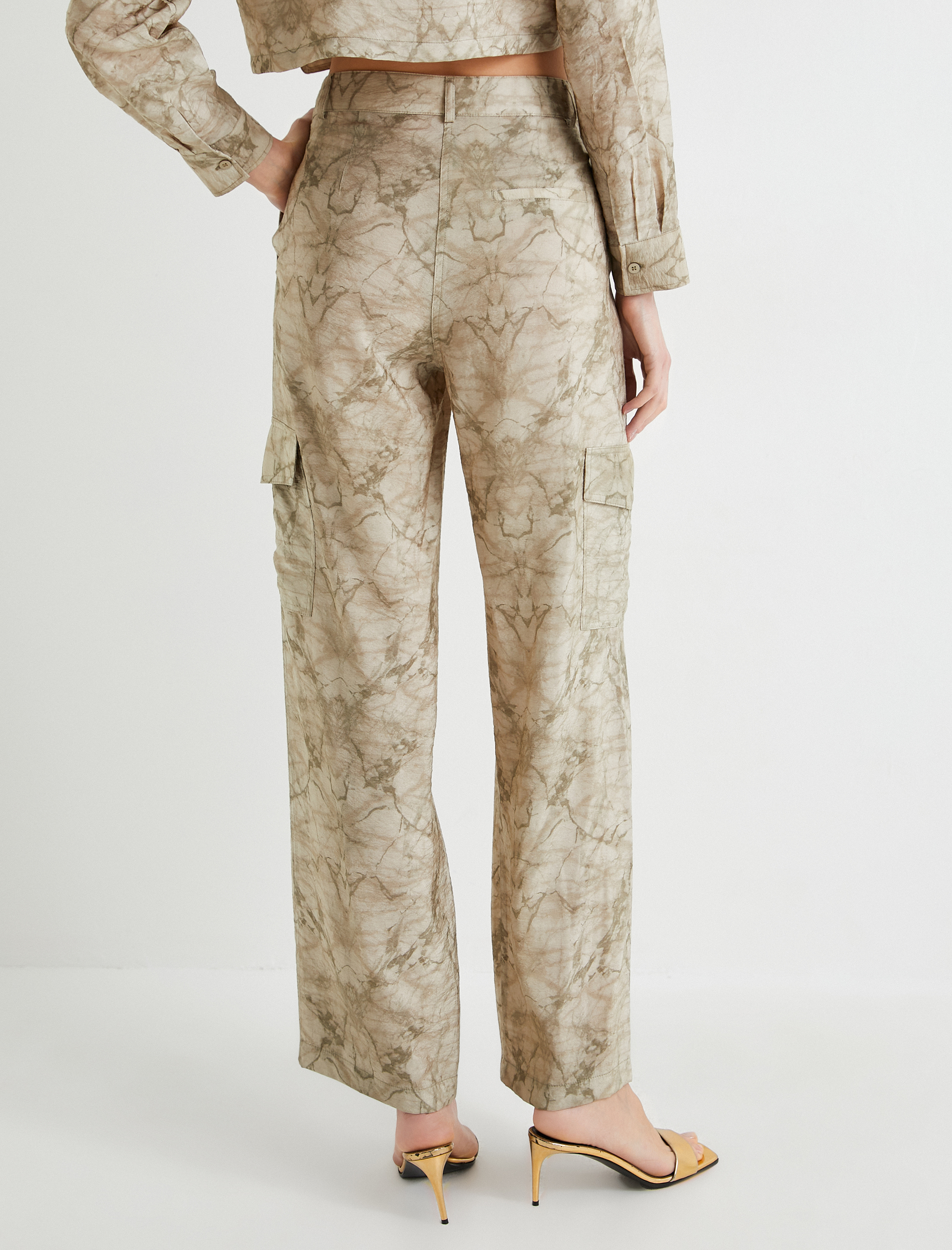   Bol Paça Pantolon Yüksek Bel Kargo Cepli Rahat Kesim Soyut Desenli