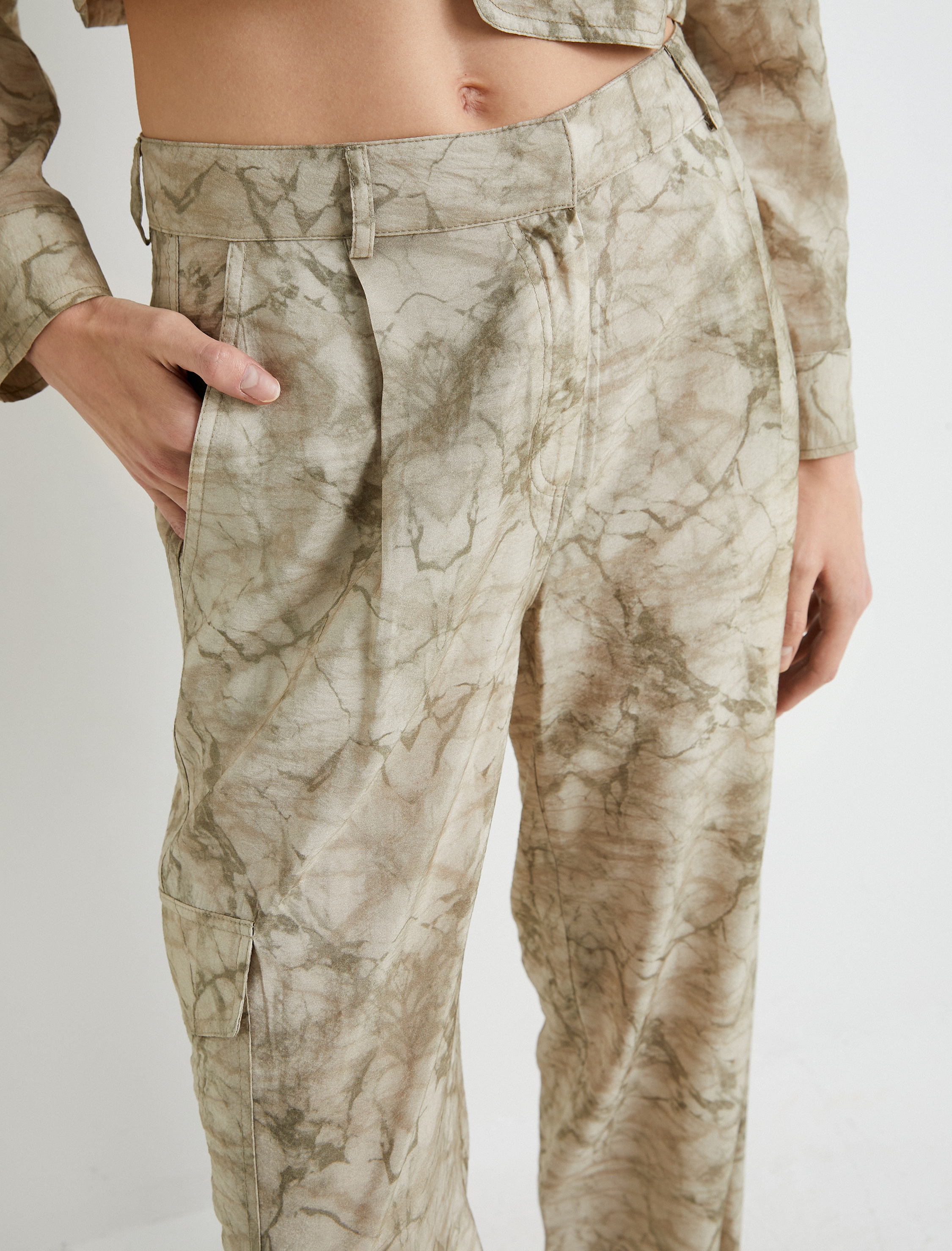   Bol Paça Pantolon Yüksek Bel Kargo Cepli Rahat Kesim Soyut Desenli