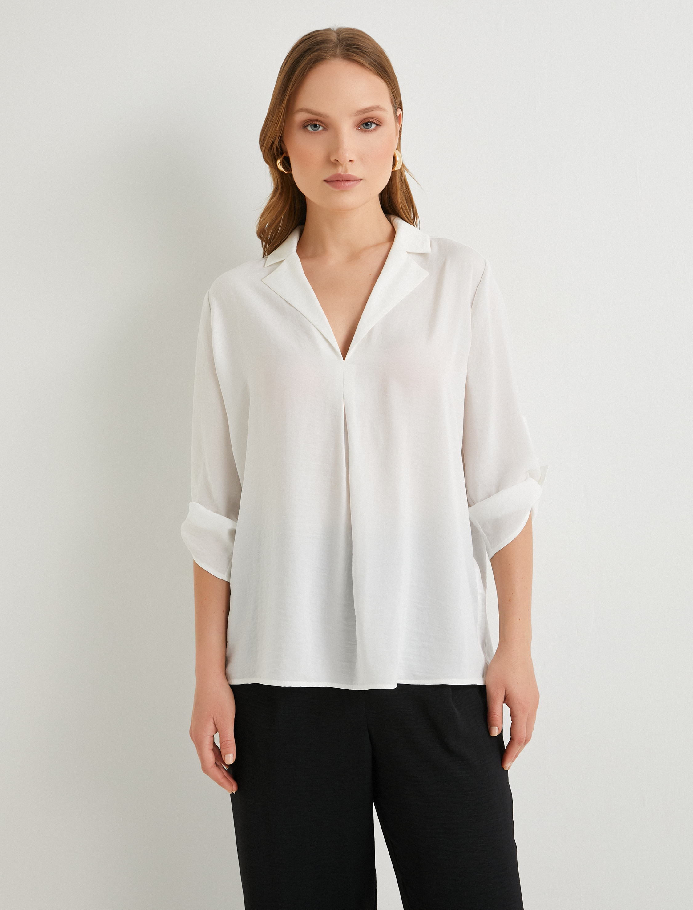   V Yaka Bluz Katlamalı Kollu Regular Fit