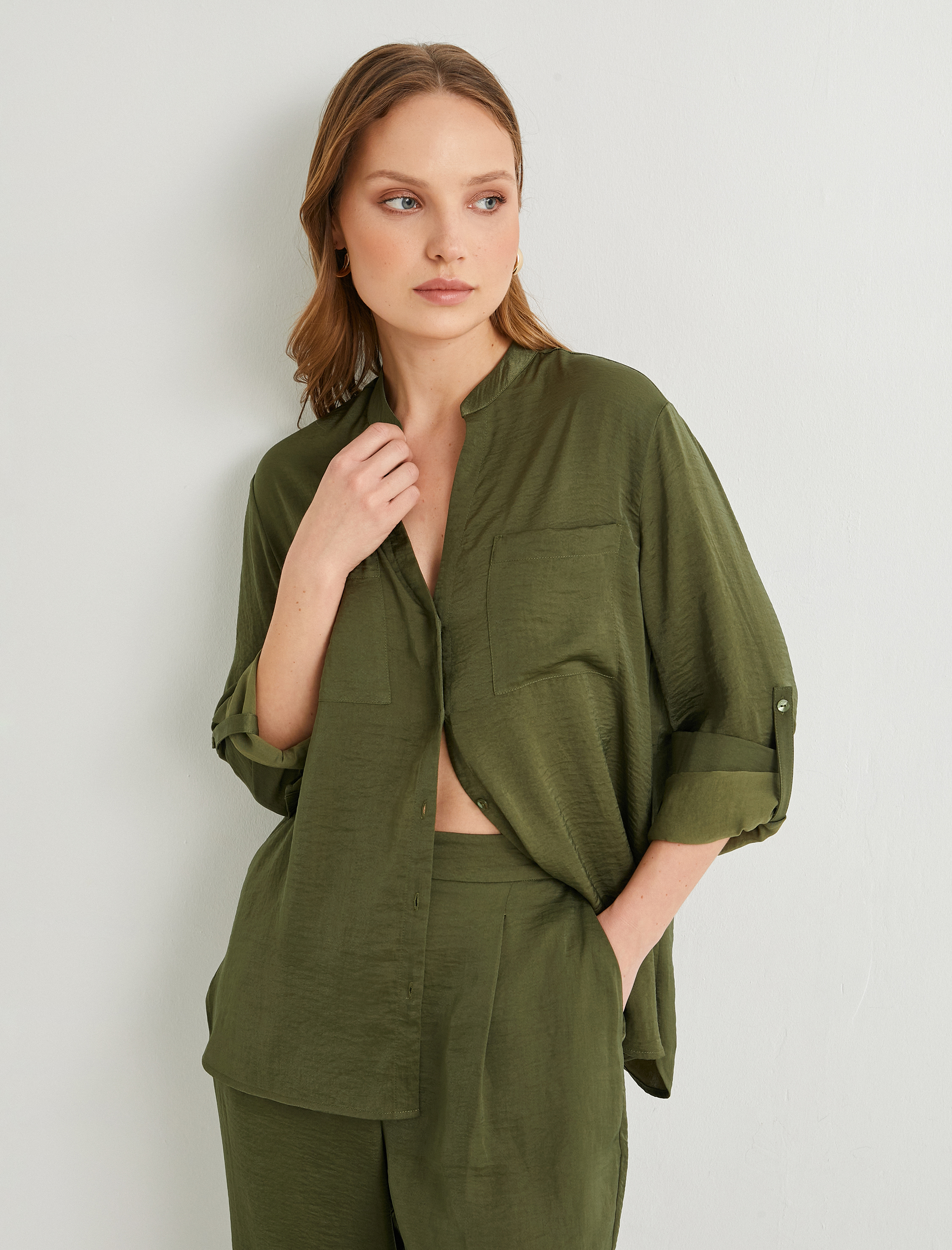   Hakim Yaka Gömlek Uzun Katlamalı Kol Cepli Düğmeli Regular Fit