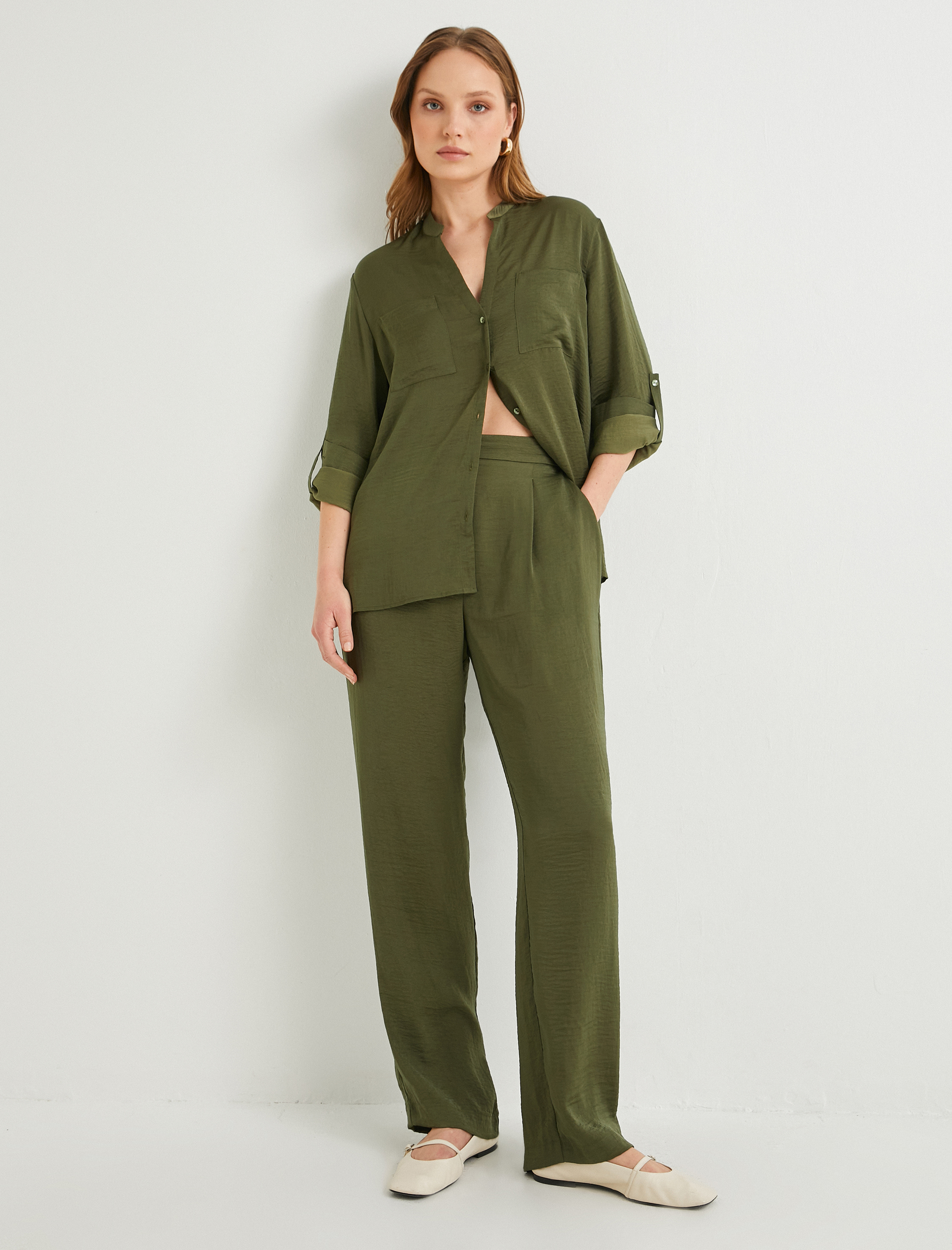   Hakim Yaka Gömlek Uzun Katlamalı Kol Cepli Düğmeli Regular Fit