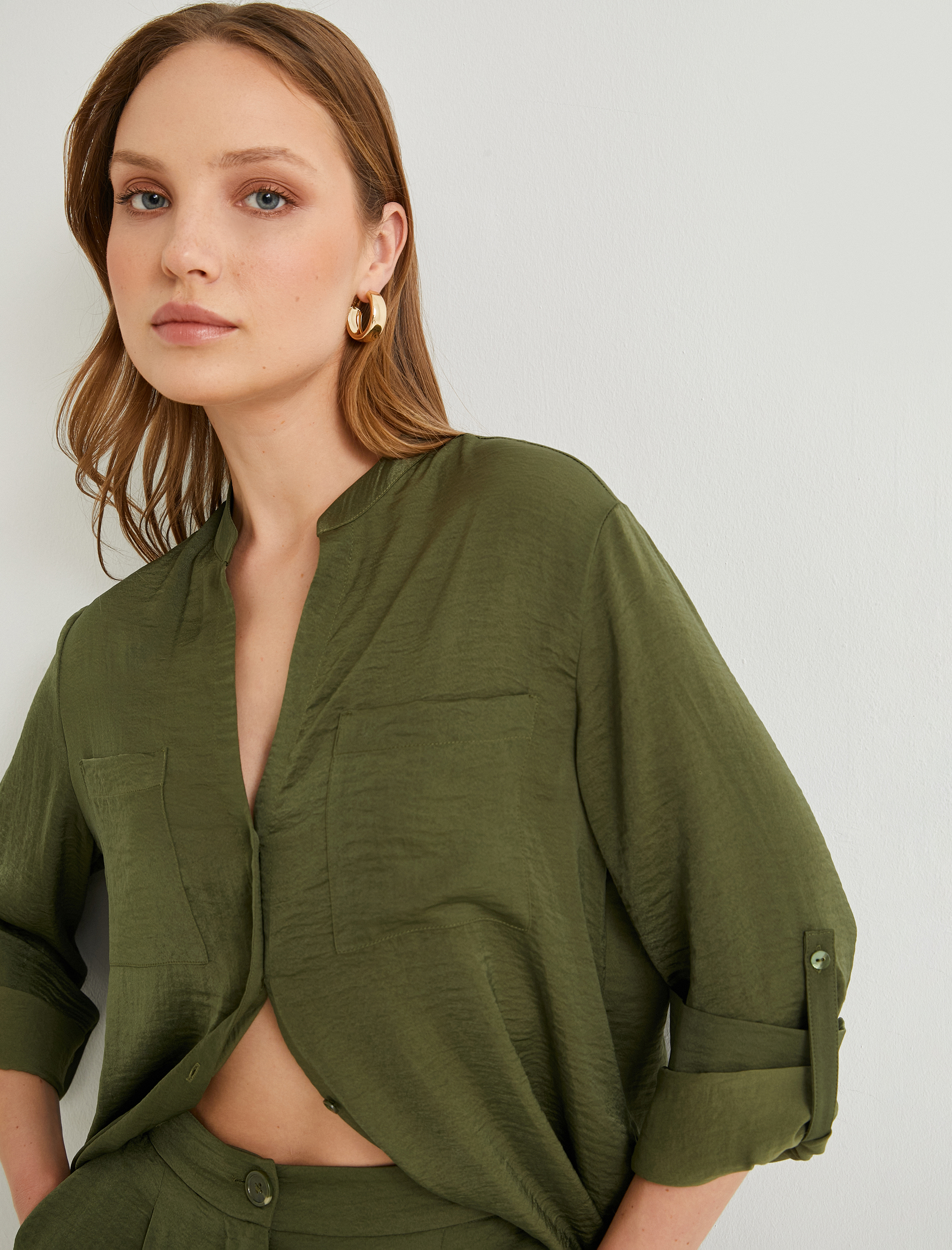   Hakim Yaka Gömlek Uzun Katlamalı Kol Cepli Düğmeli Regular Fit