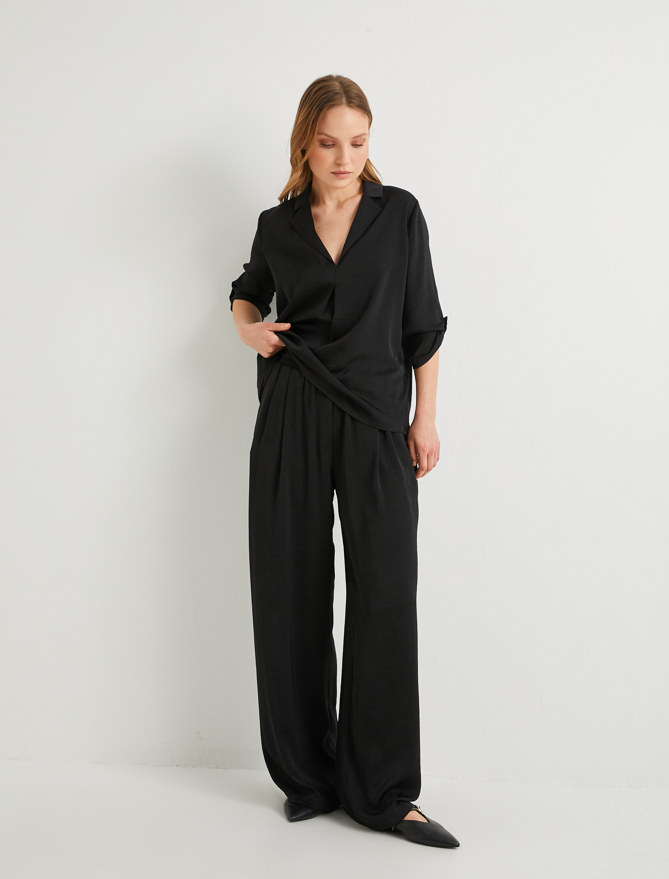 V Yaka Bluz Katlamalı Kollu Regular Fit