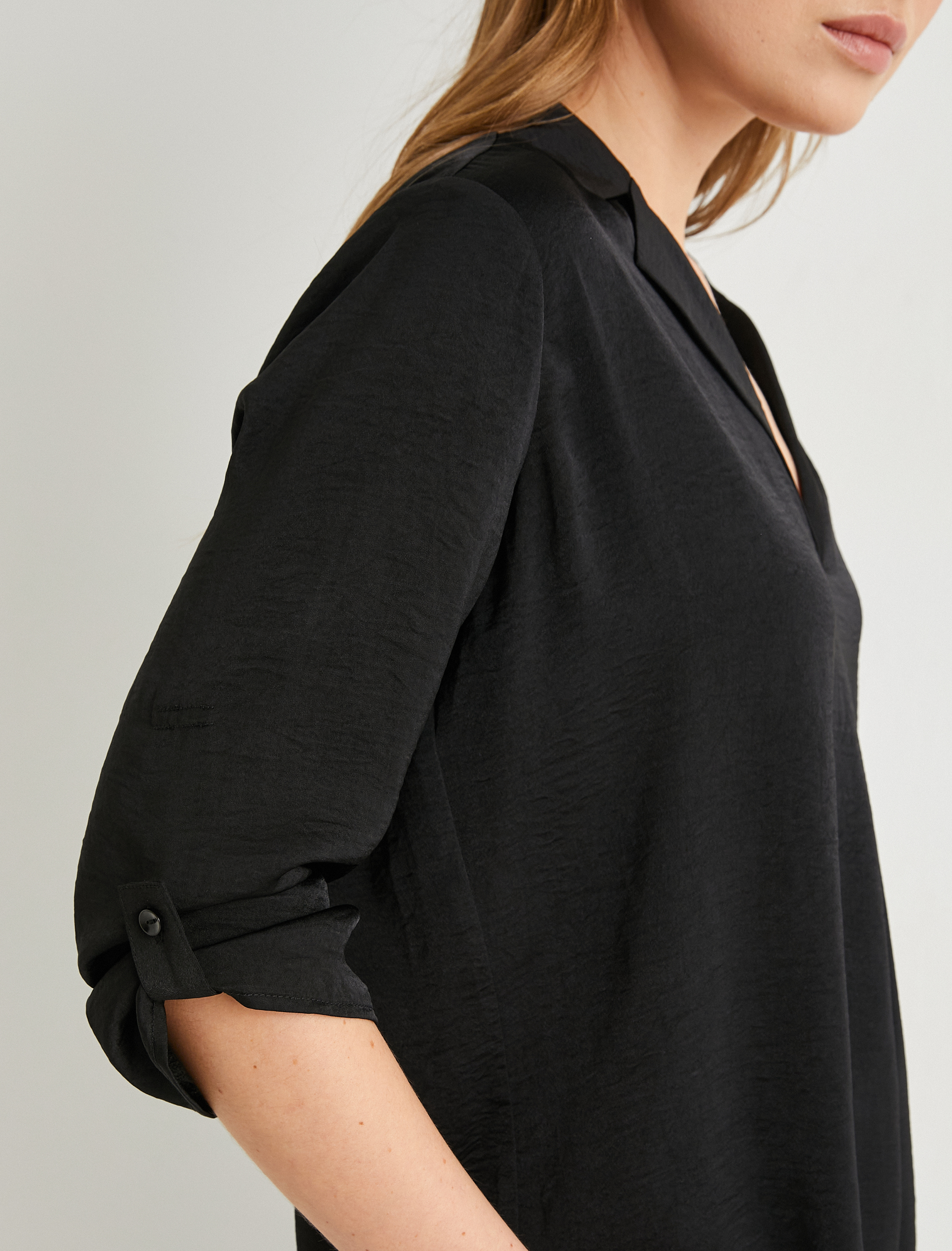 V Yaka Bluz Katlamalı Kollu Regular Fit