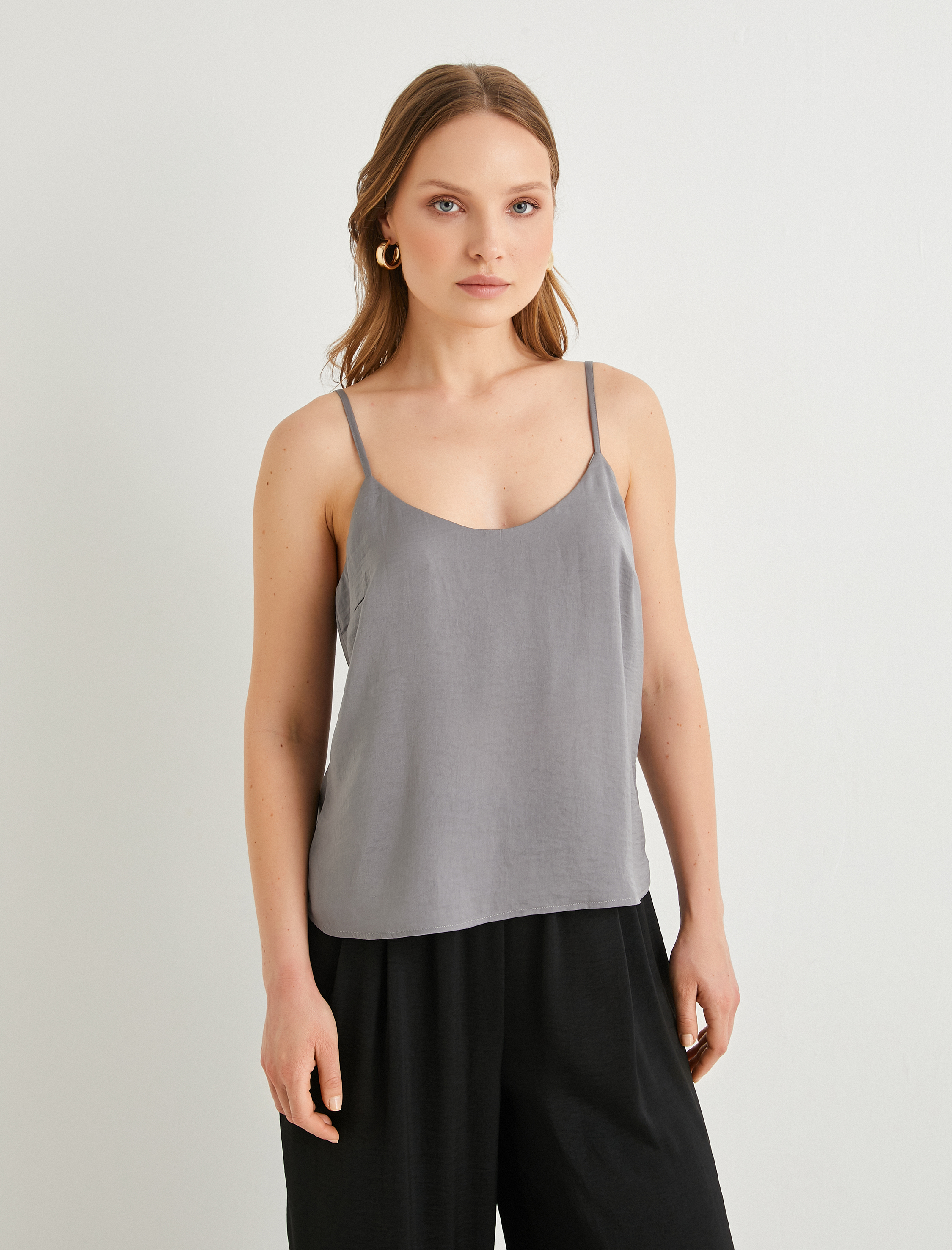 İnce Askılı Kısa Bluz Dokulu