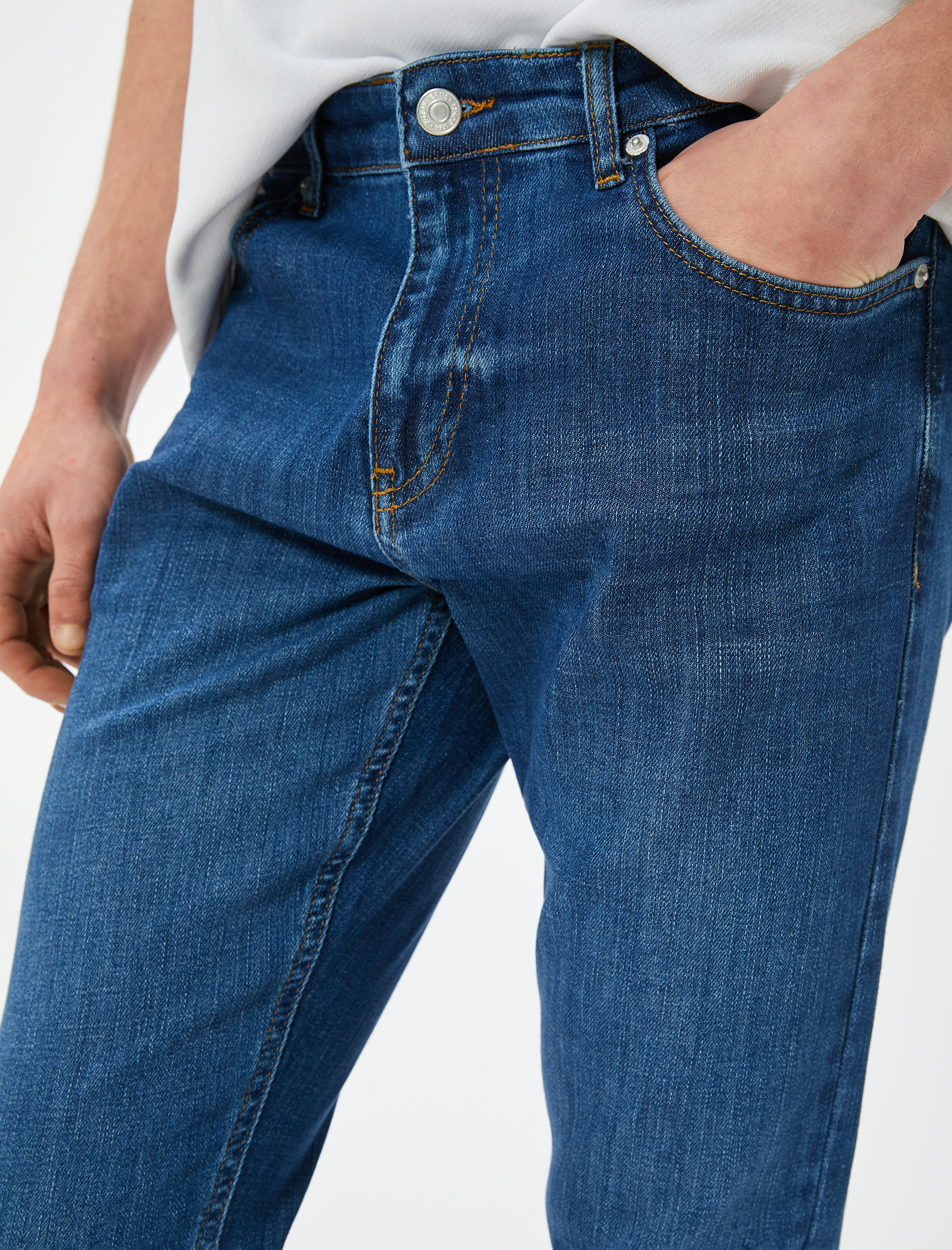   Brad Jeans - Slim Fit Jean