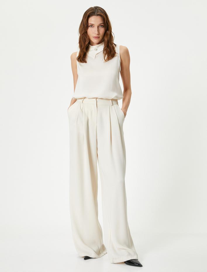  İnci Düğmeli Bluz Asimetrik Yaka Kolsuz