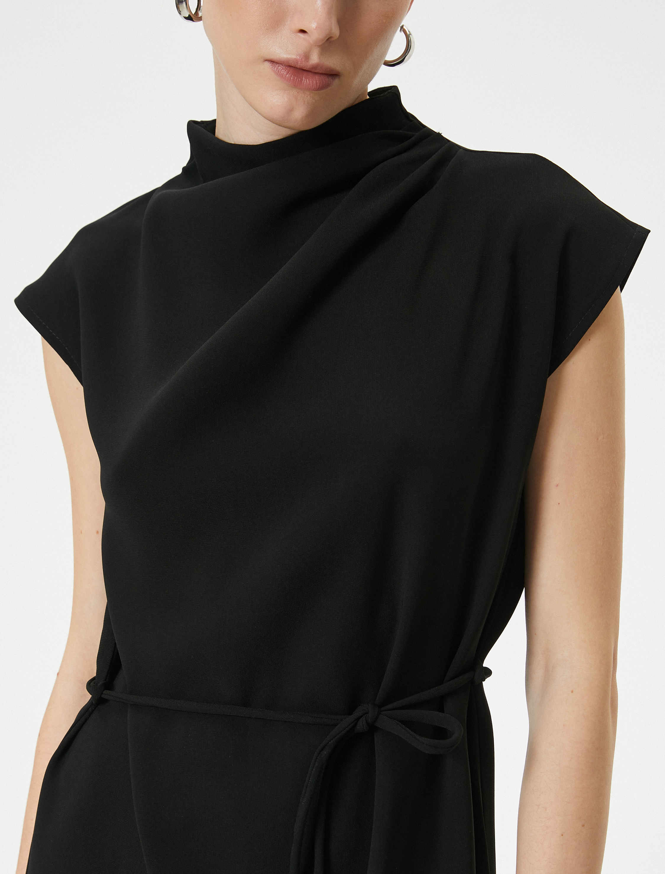   Midi Elbise Drapeli Dik Yaka Kısa Kollu Beli Bağlamalı