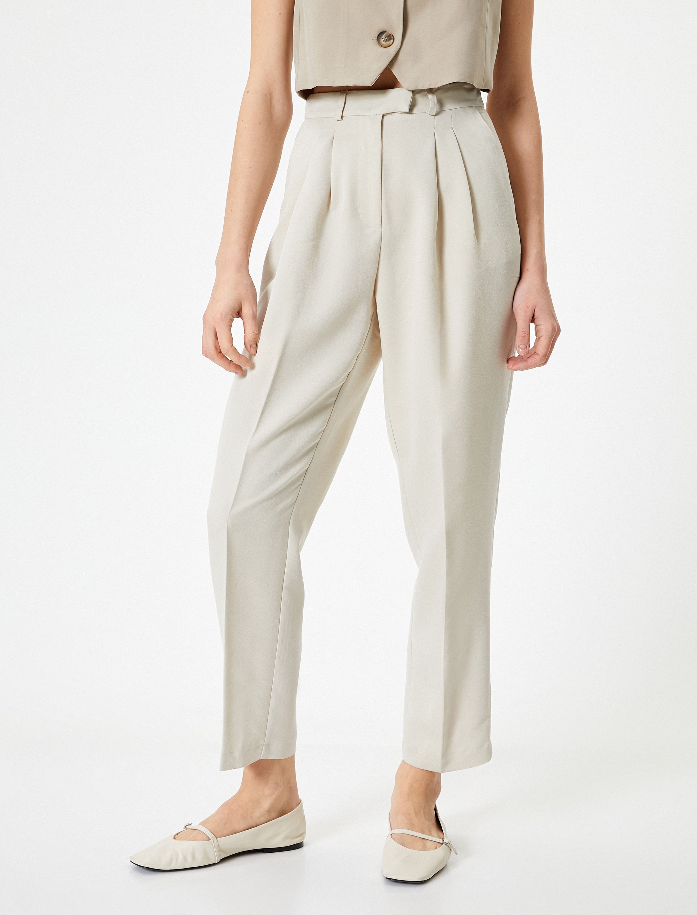   Havuç Pantolon Kemer Detaylı Yüksek Bel Pileli Modal Karışımlı