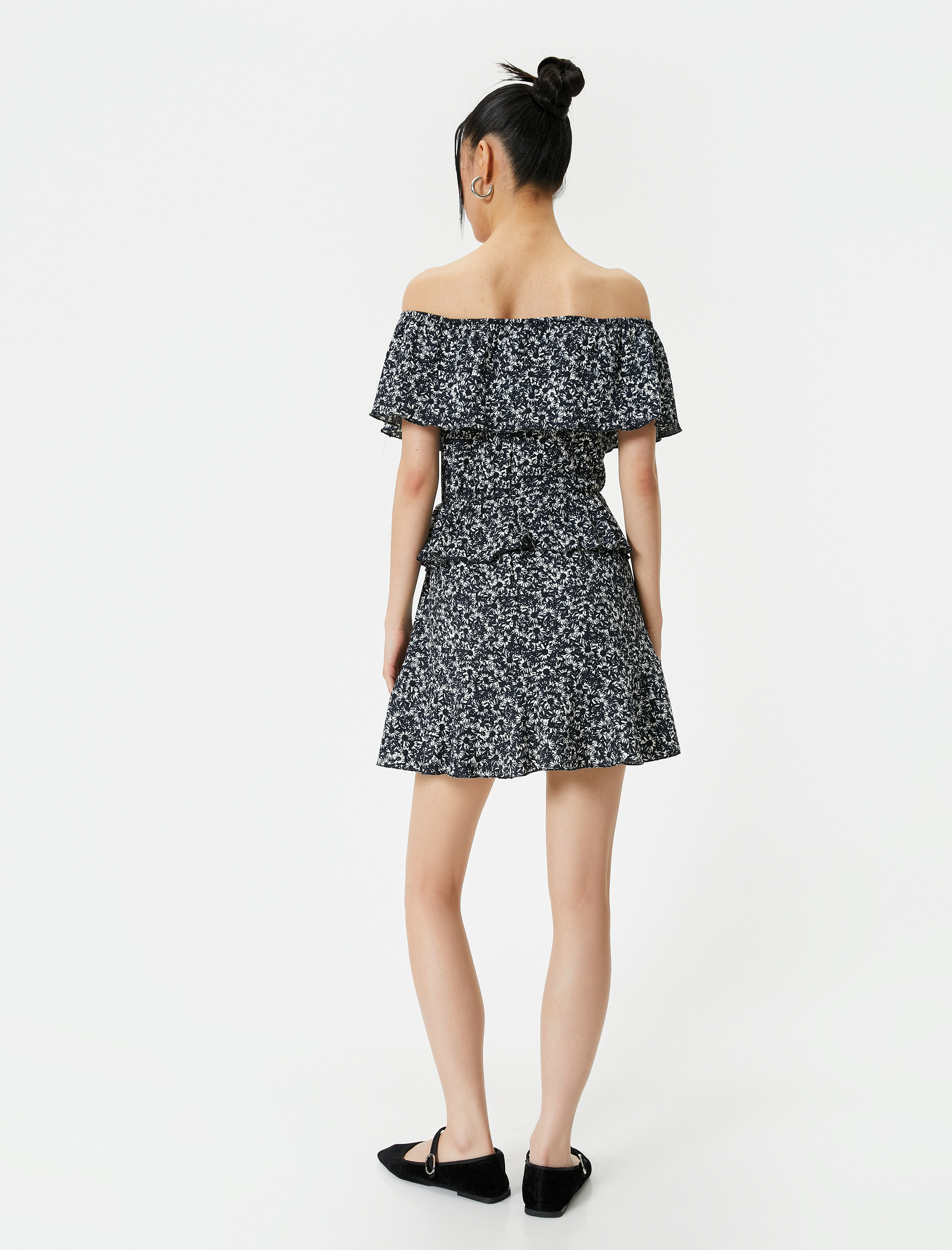   Omzu Açık Şortlu Tulum Çiçekli Katlı Rahat Kalıp Bürümcük