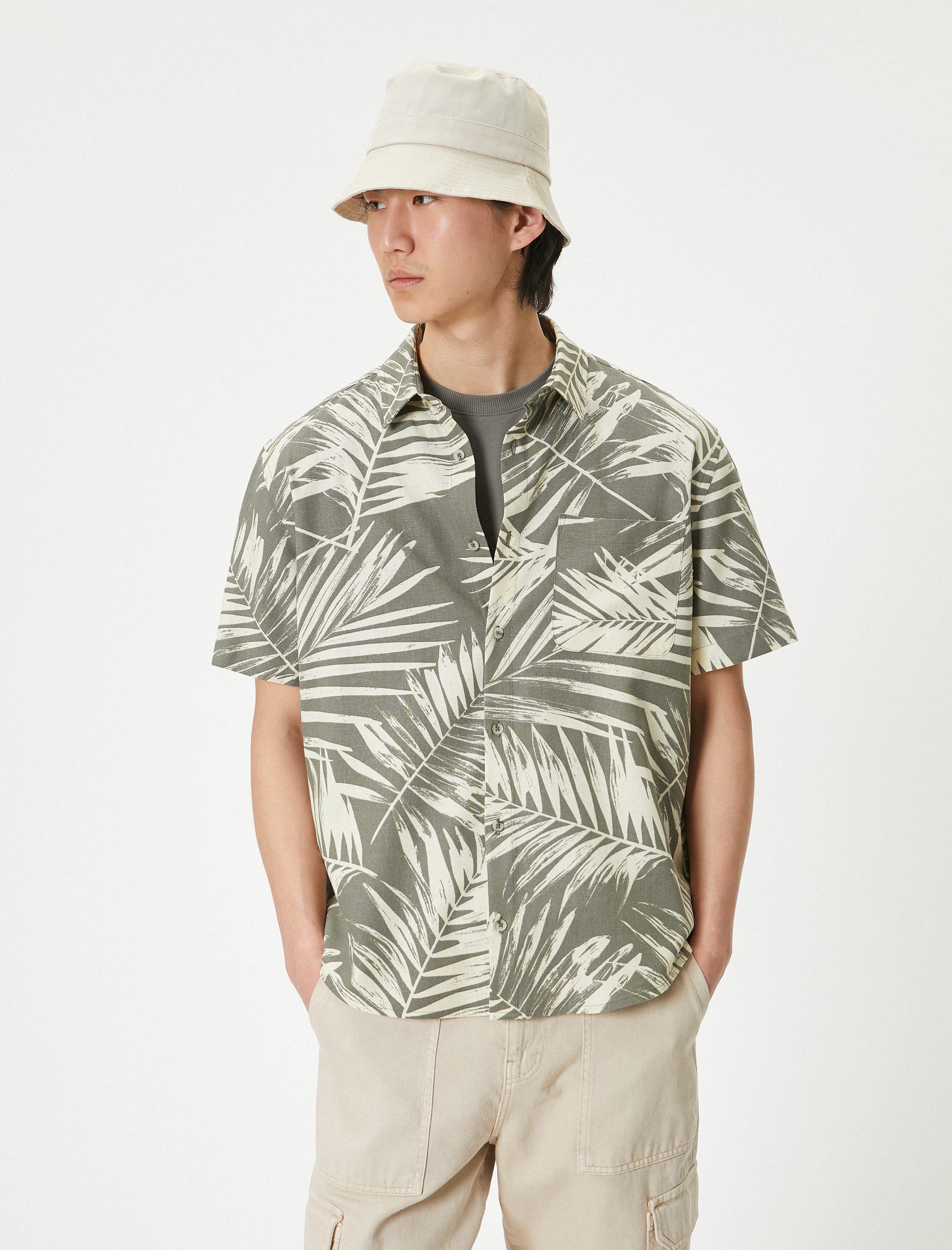   Yazlık Gömlek Kısa Kollu Palmiye Desenli Cep Detaylı Regular Fit