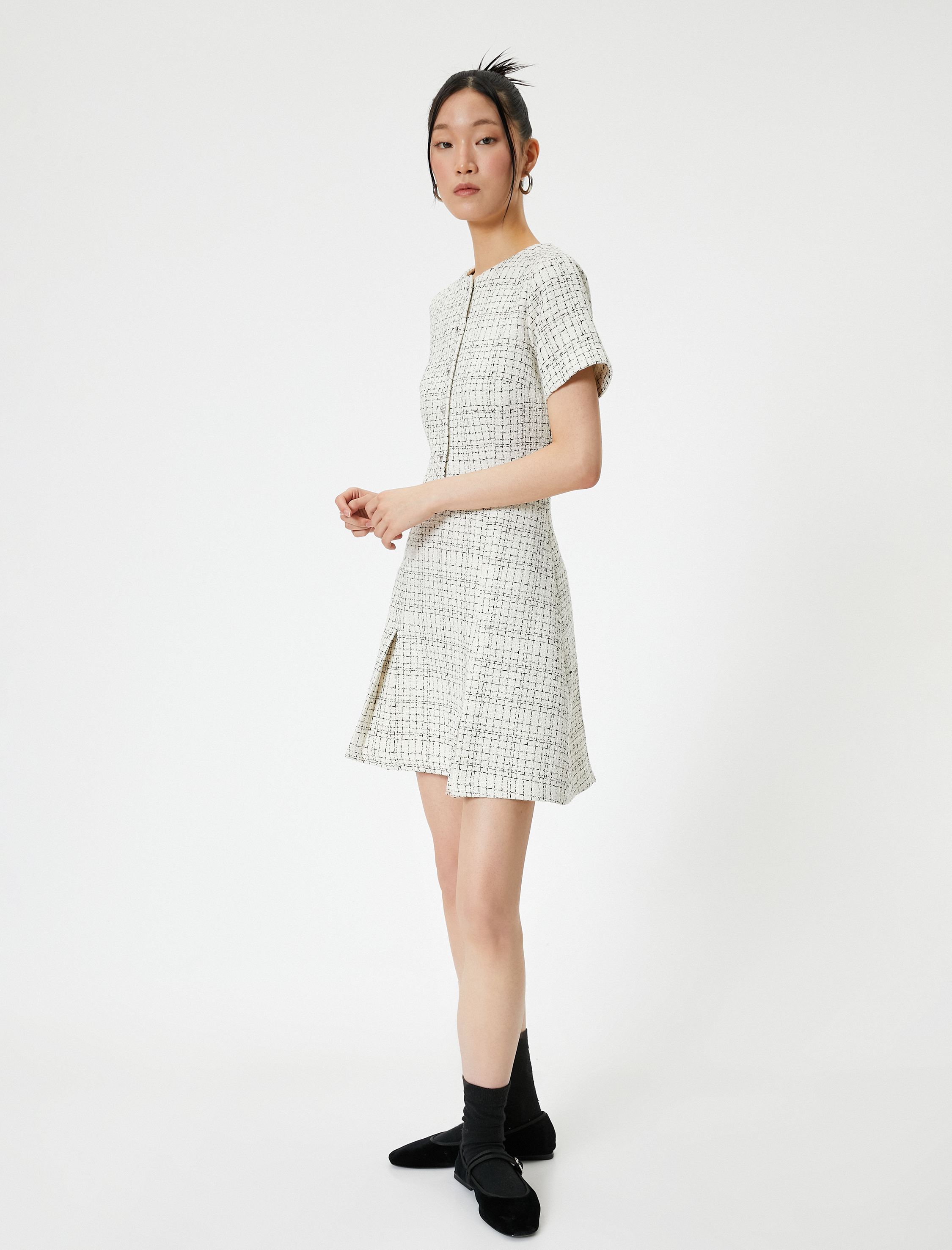   Mini Pileli Tüvit Elbise Kısa Kollu Yuvarlak Yaka Düğmeli