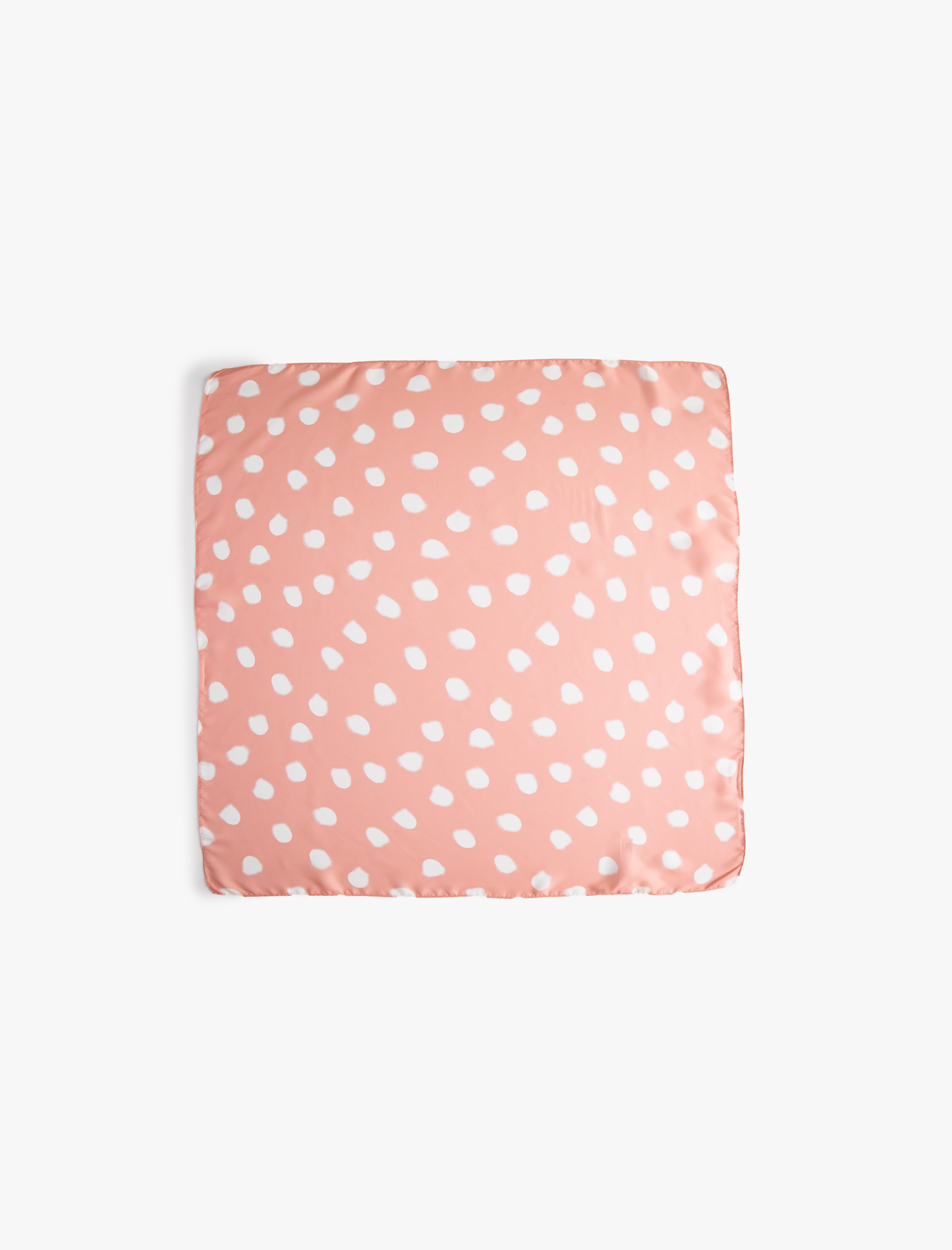  Kadın Puantiyeli Şal