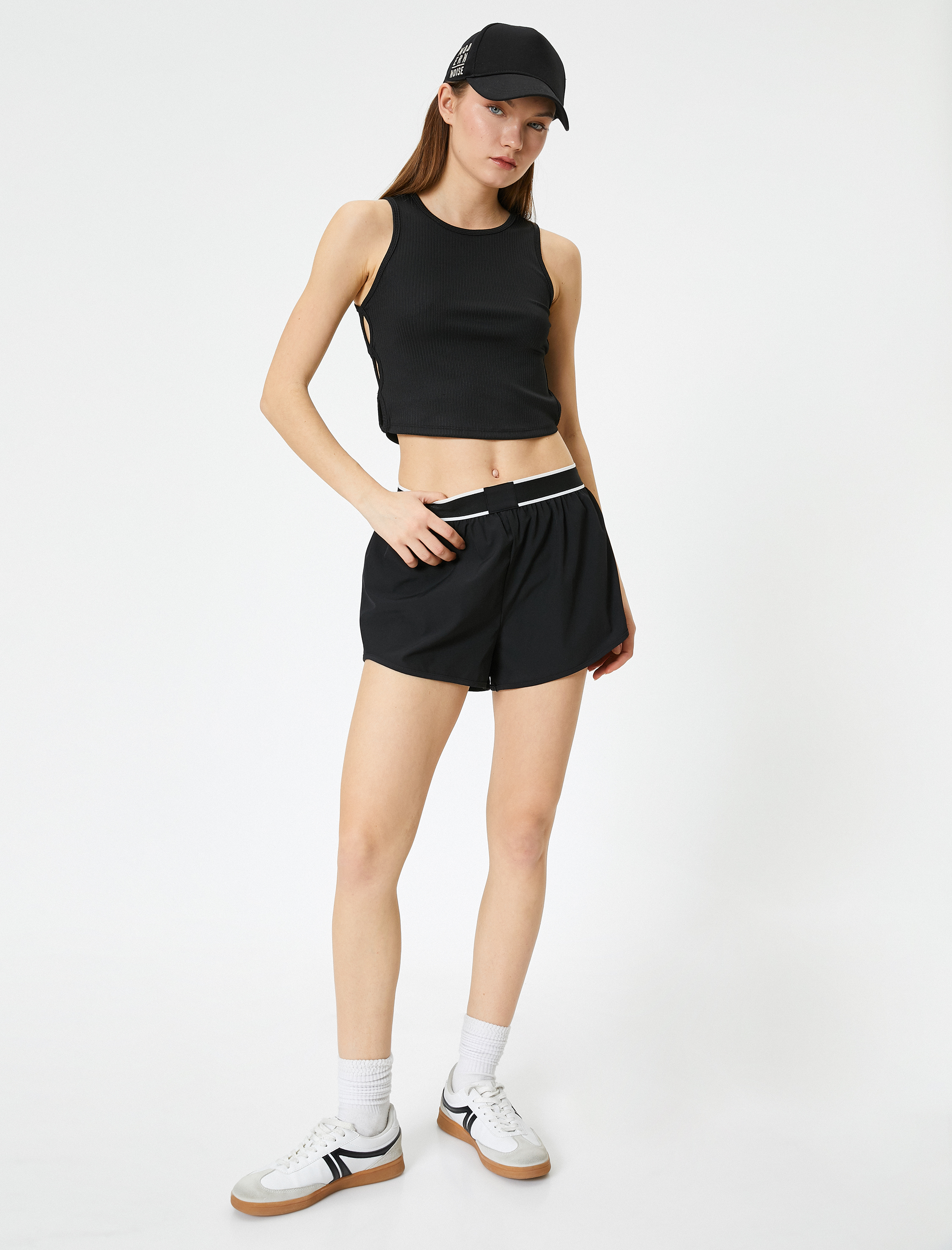   Yanları Pencere Detaylı Spor Crop Atlet Fitilli