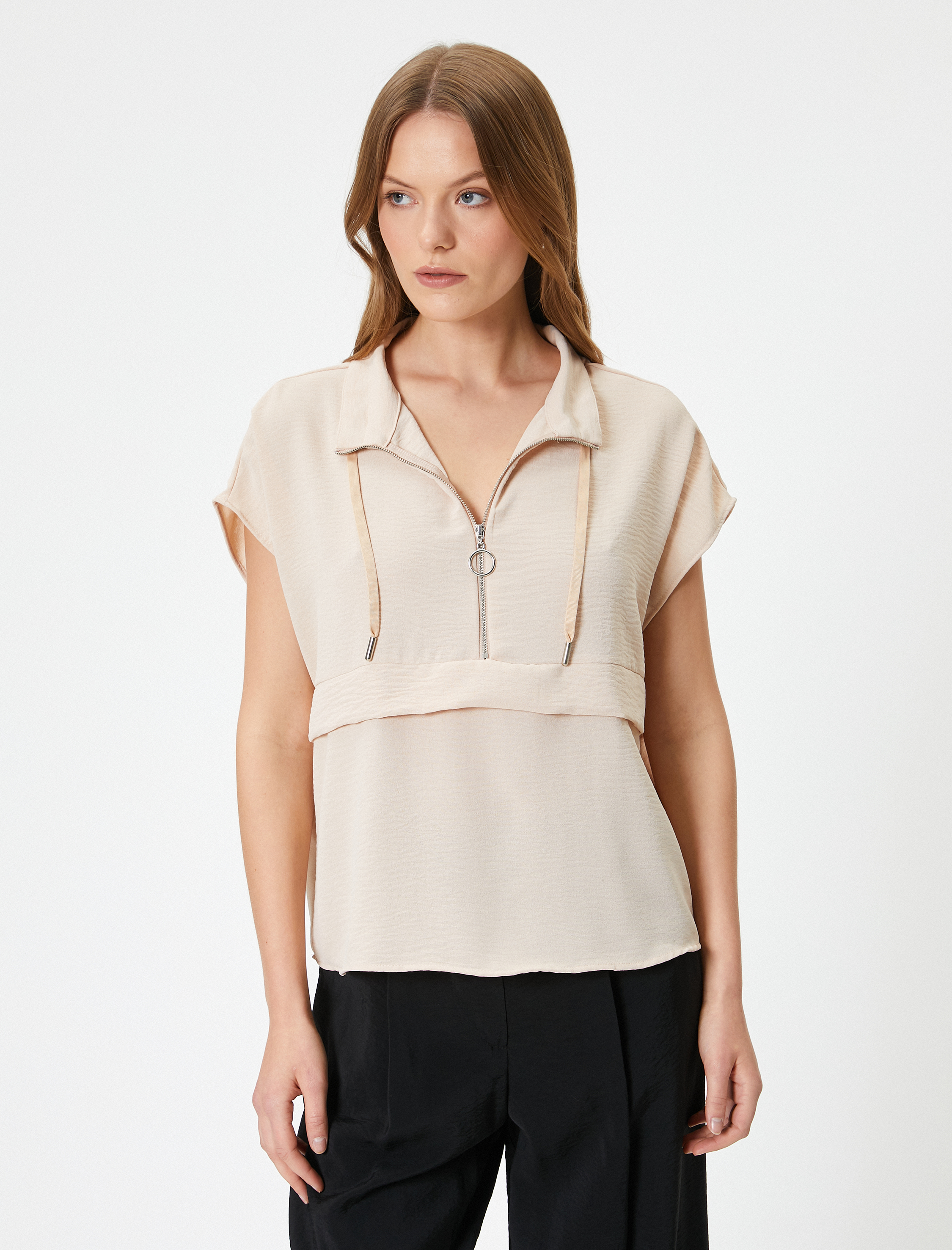   Yarım Fermuarlı Bluz Kısa Kollu Yakası Bağcıklı