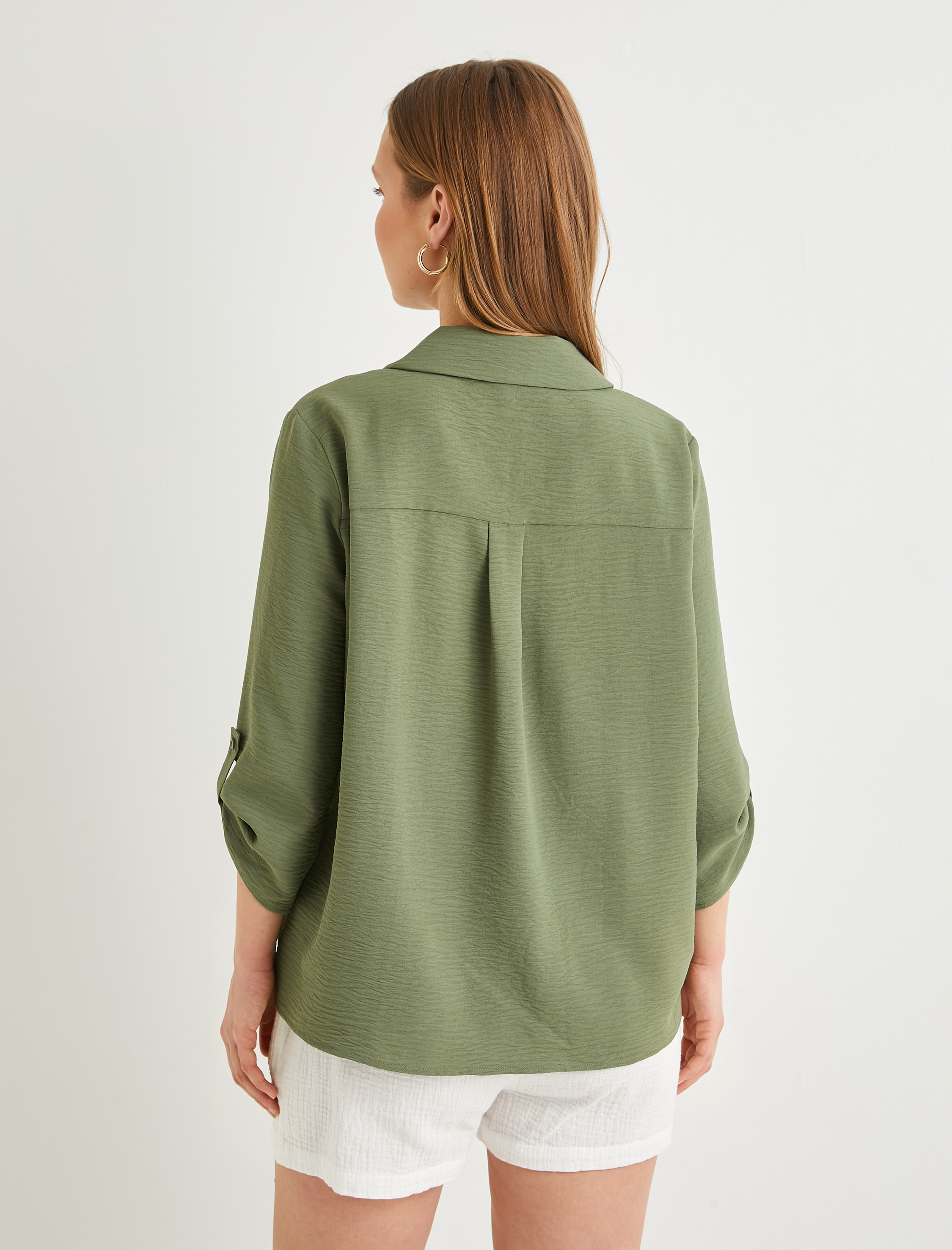   V Yaka Bluz Yarım Kollu Dokulu Standart Kesim