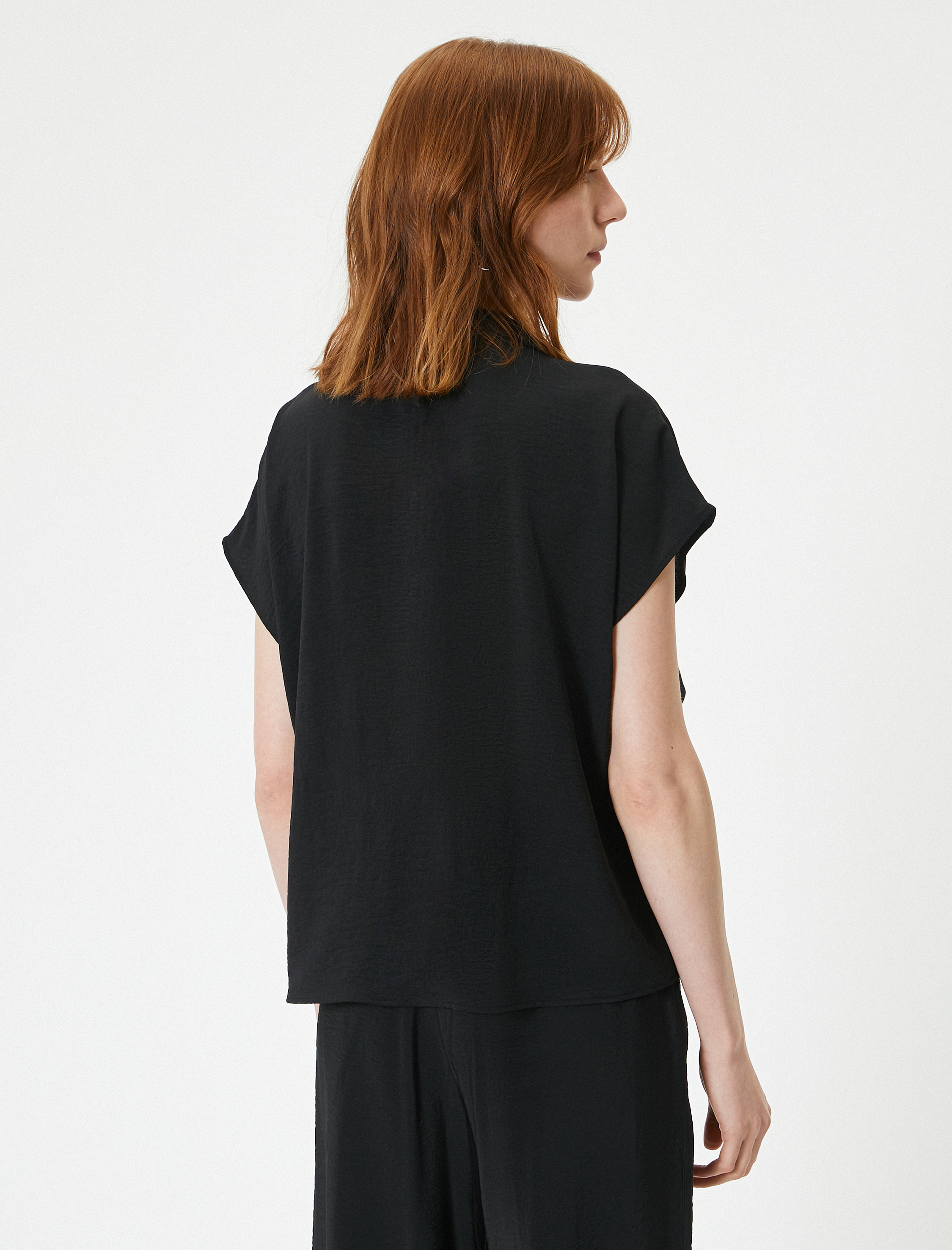   Yarım Fermuarlı Bluz Kısa Kollu Yakası Bağcıklı