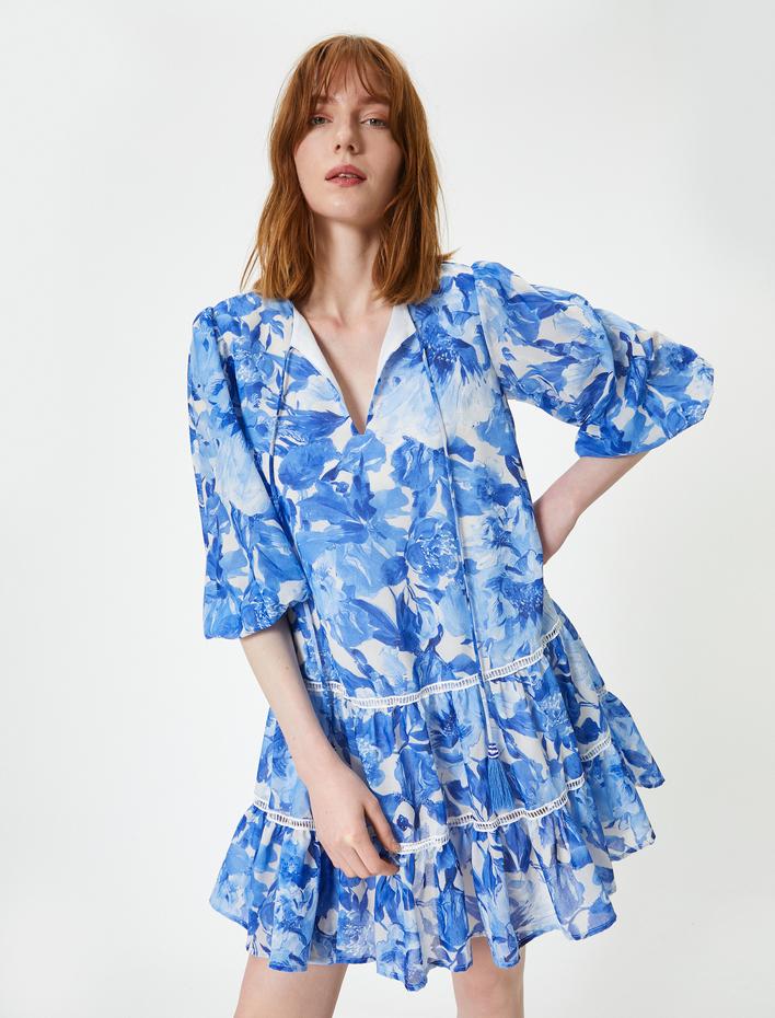  Mini Çiçekli Elbise Balon Kollu Volanlı Püsküllü V Yaka