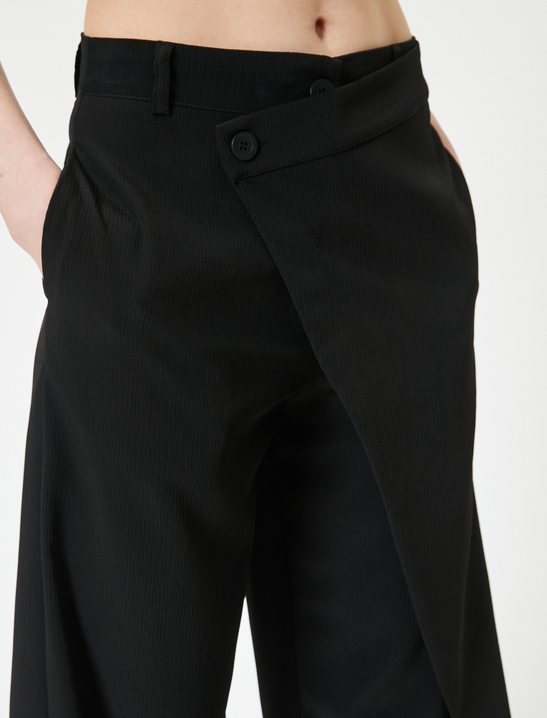   Kumaş Palazzo Pantolon Kapaklı Asimetrik Düğmeli Cepli