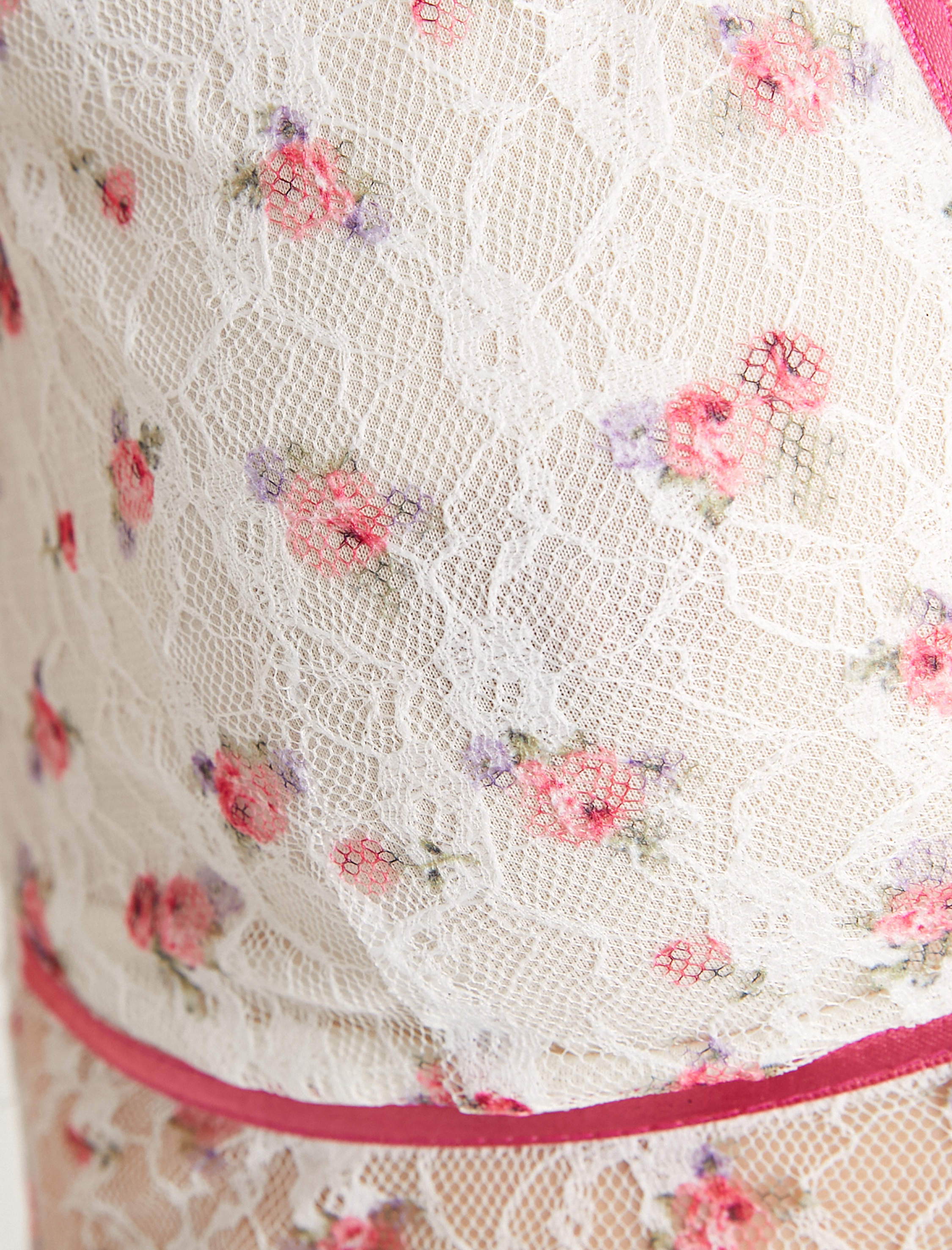 Çiçekli Tül Dantel Bluz Crop Fiyonk Detaylı Fırfırlı V Yaka Slim Fit