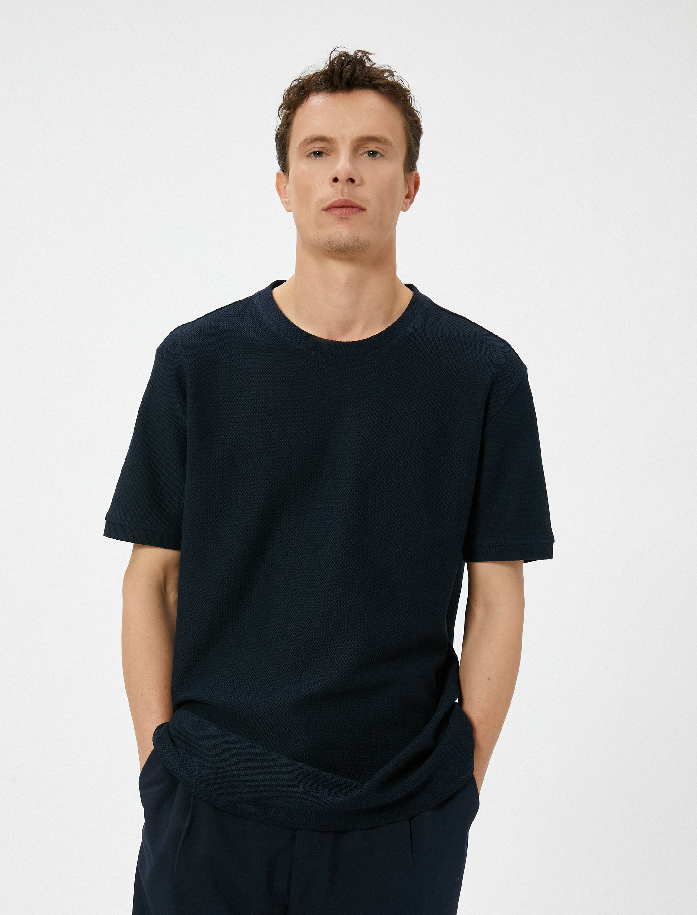   Basic Tişört Slim Fit Bisiklet Yaka Kısa Kollu Dokulu