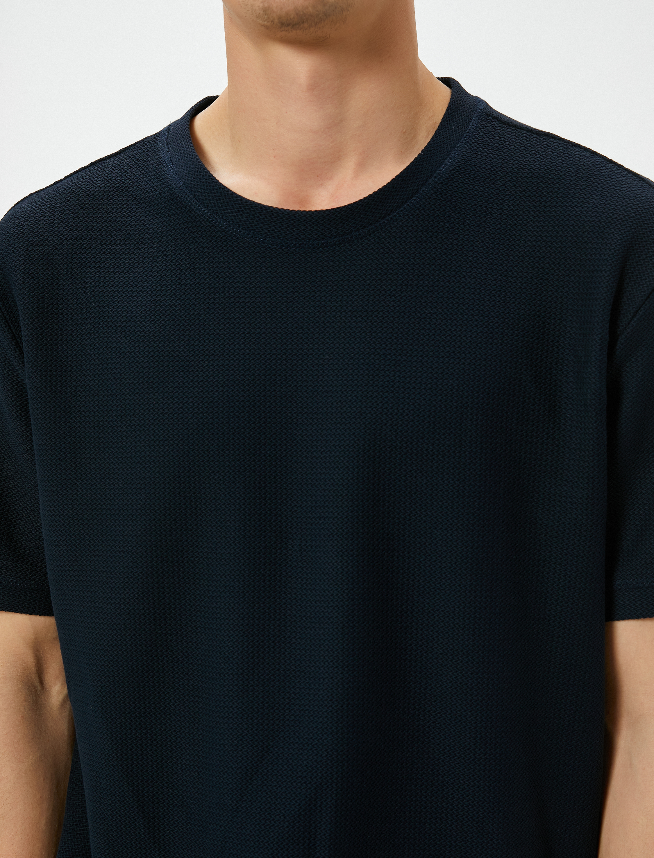   Basic Tişört Slim Fit Bisiklet Yaka Kısa Kollu Dokulu