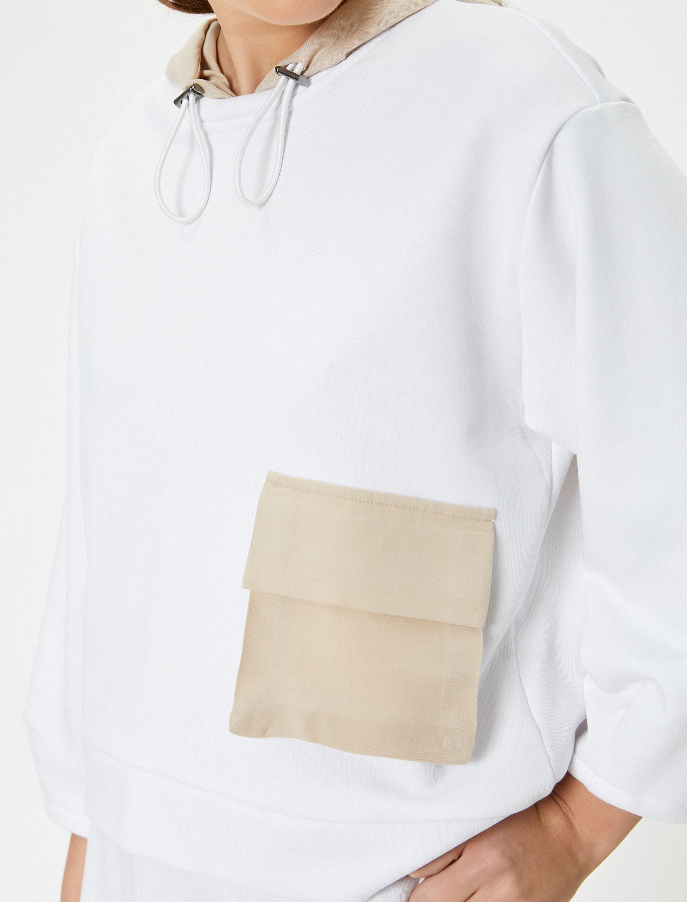   Kapüşonlu Sweatshirt Cep Detaylı Standart Kesim