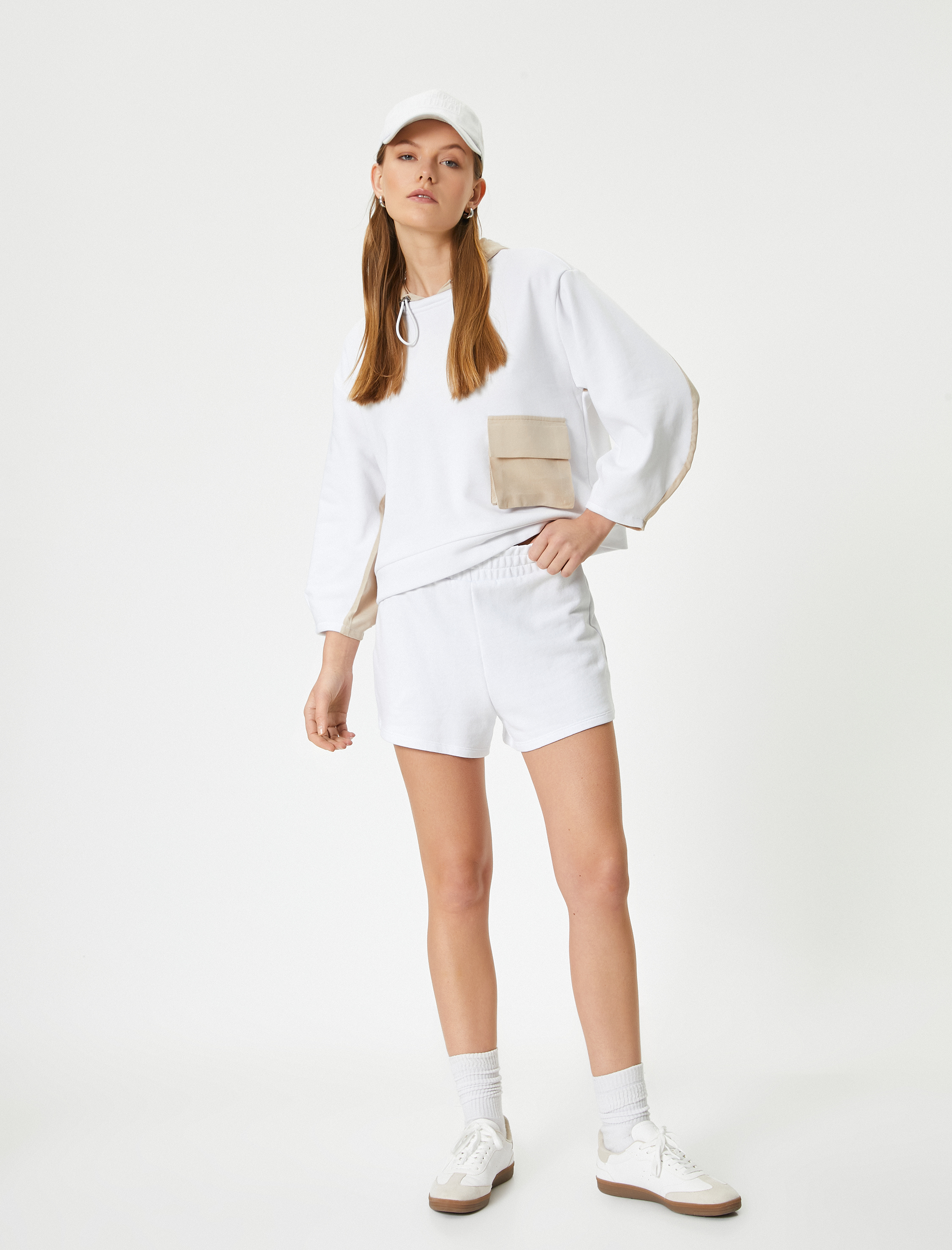   Kapüşonlu Sweatshirt Cep Detaylı Standart Kesim