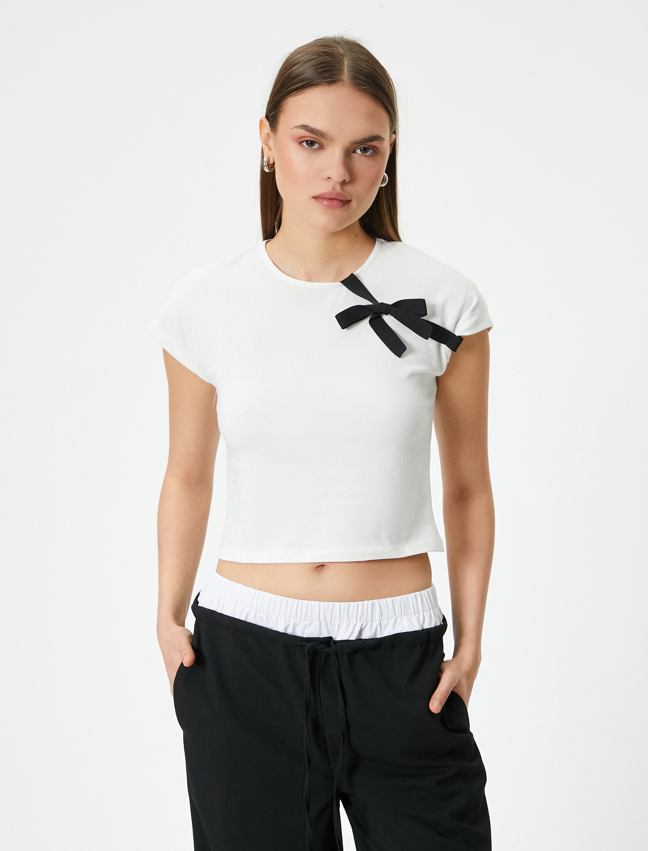   Fiyonklu Tişört  Crop Kısa Kollu Bisiklet Yaka Pamuklu