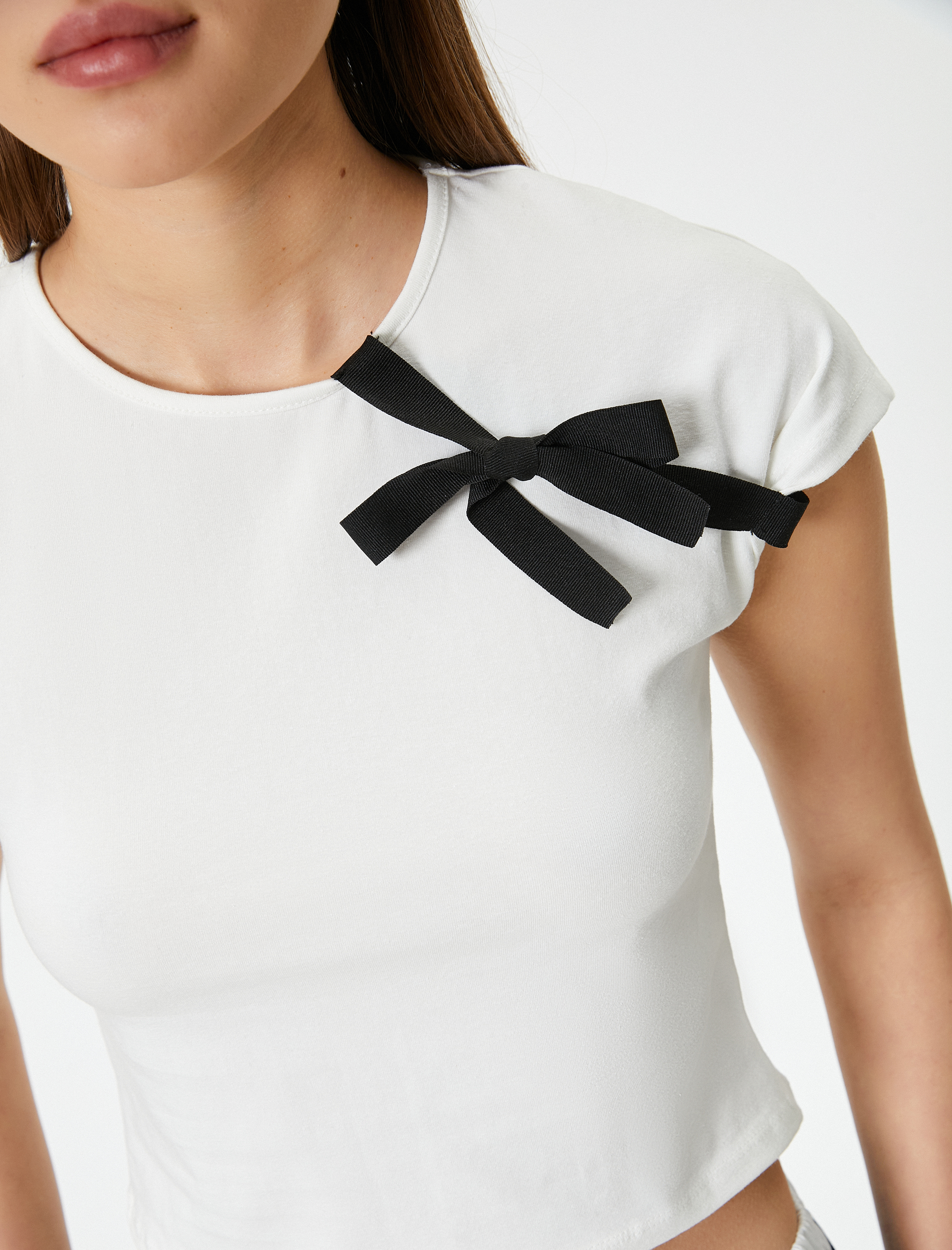   Fiyonklu Tişört  Crop Kısa Kollu Bisiklet Yaka Pamuklu