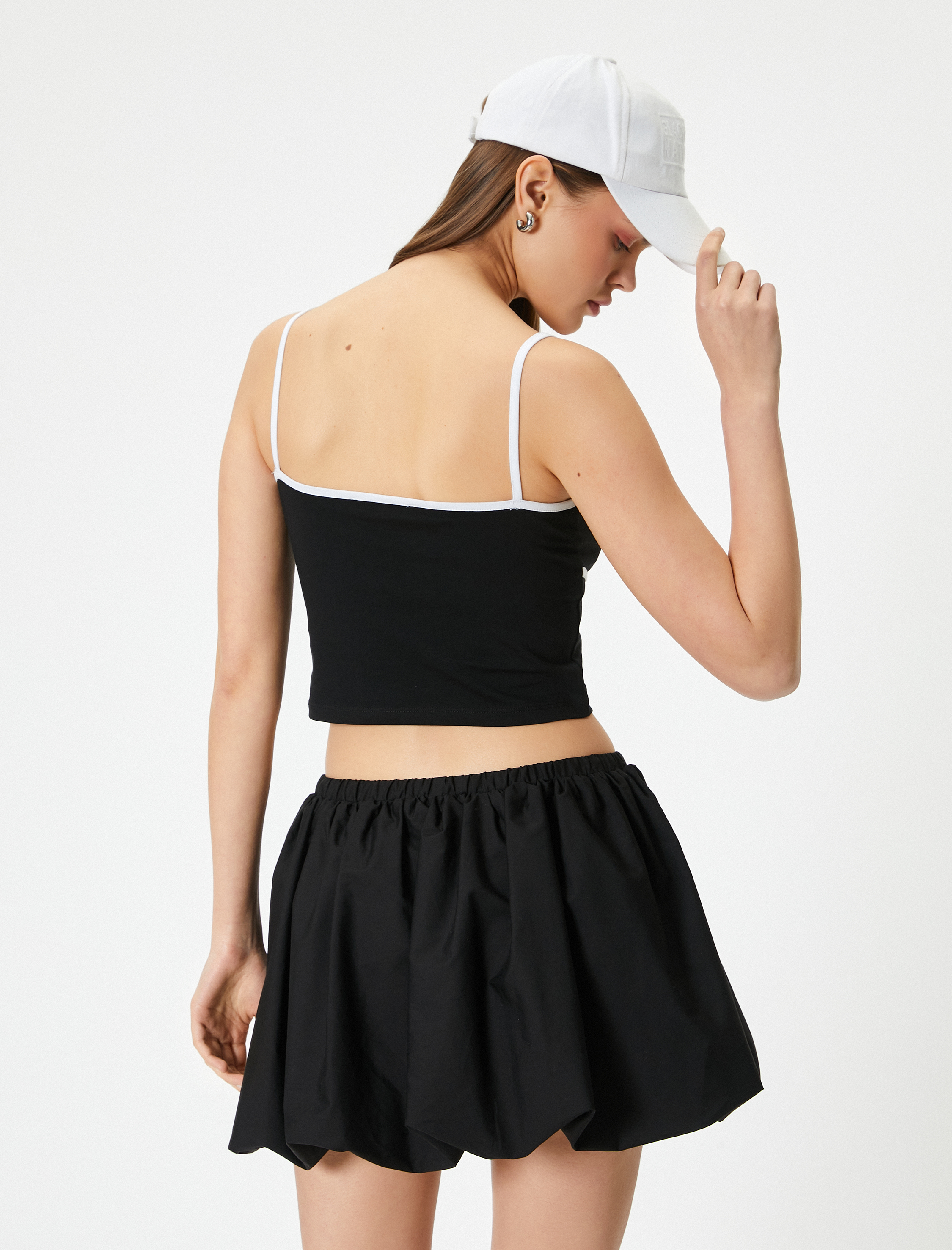   Fiyonk Detaylı Askılı Crop Top Renk Kontrastlı Pamuklu Slim Fit