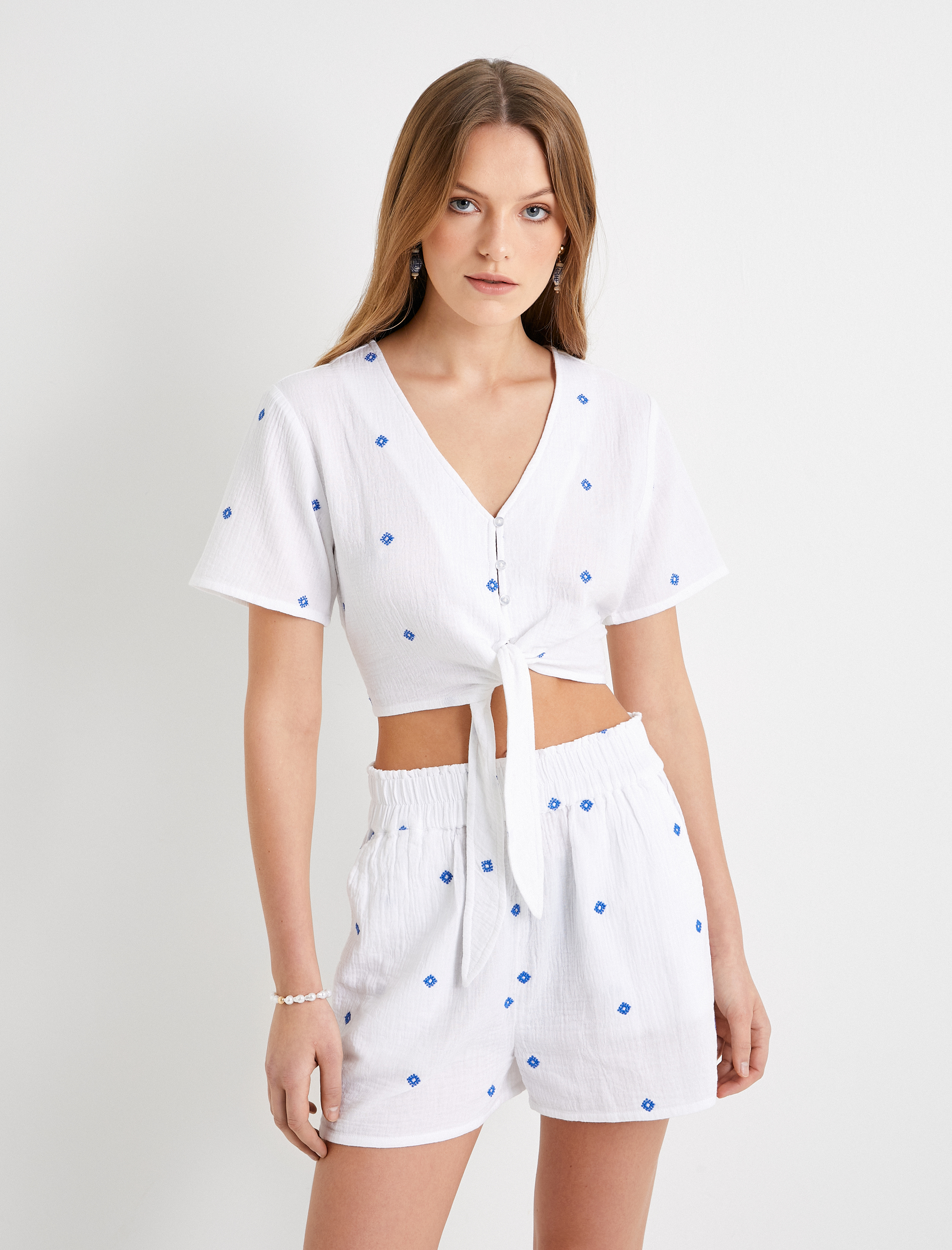 Crop Gömlek Kısa Kollu Önden Bağlamalı İşlemeli Pamuklu
