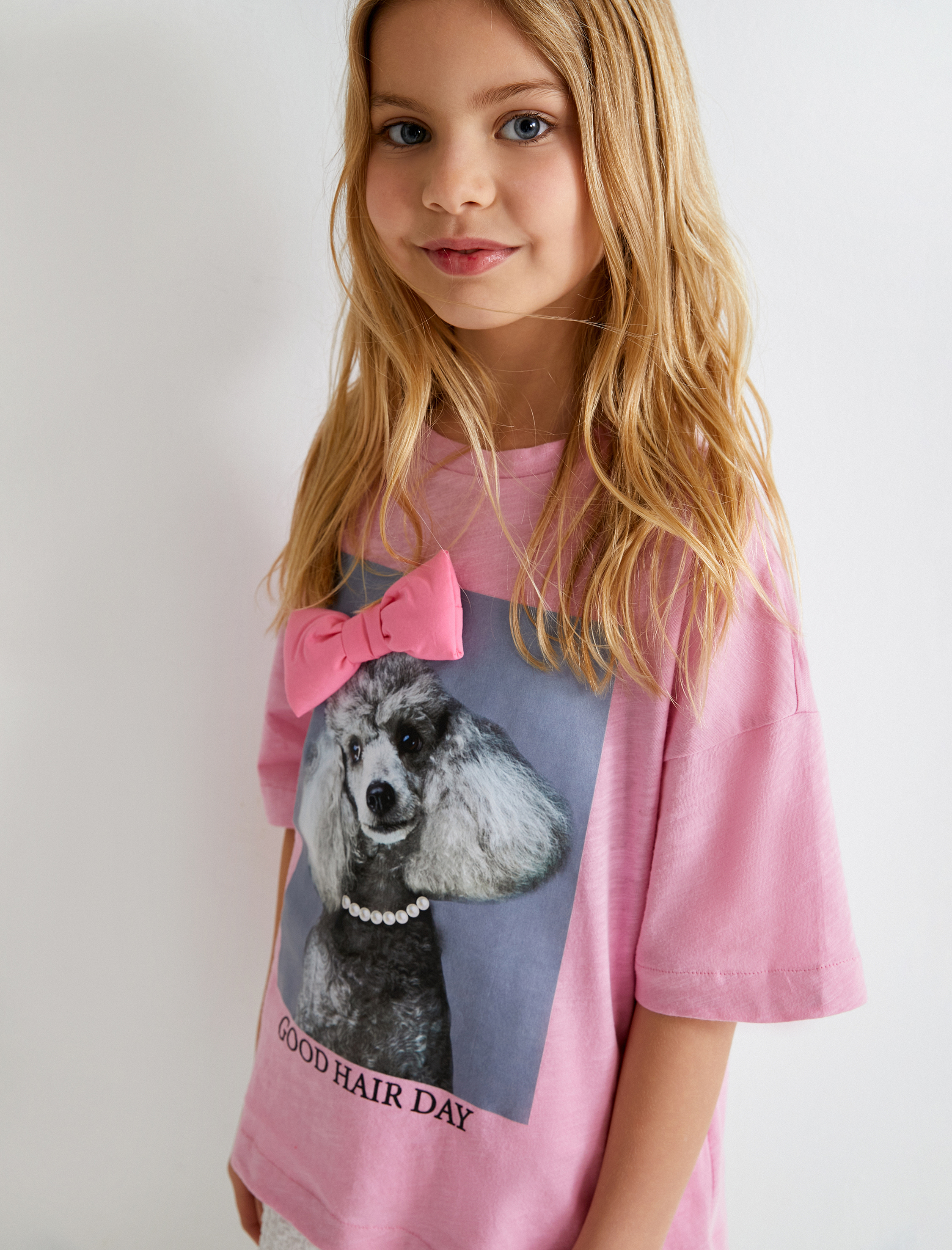  Kız Çocuk Köpekli Tişört Fiyonk Detaylı Kısa Kollu Bisiklet Yaka Pamuklu