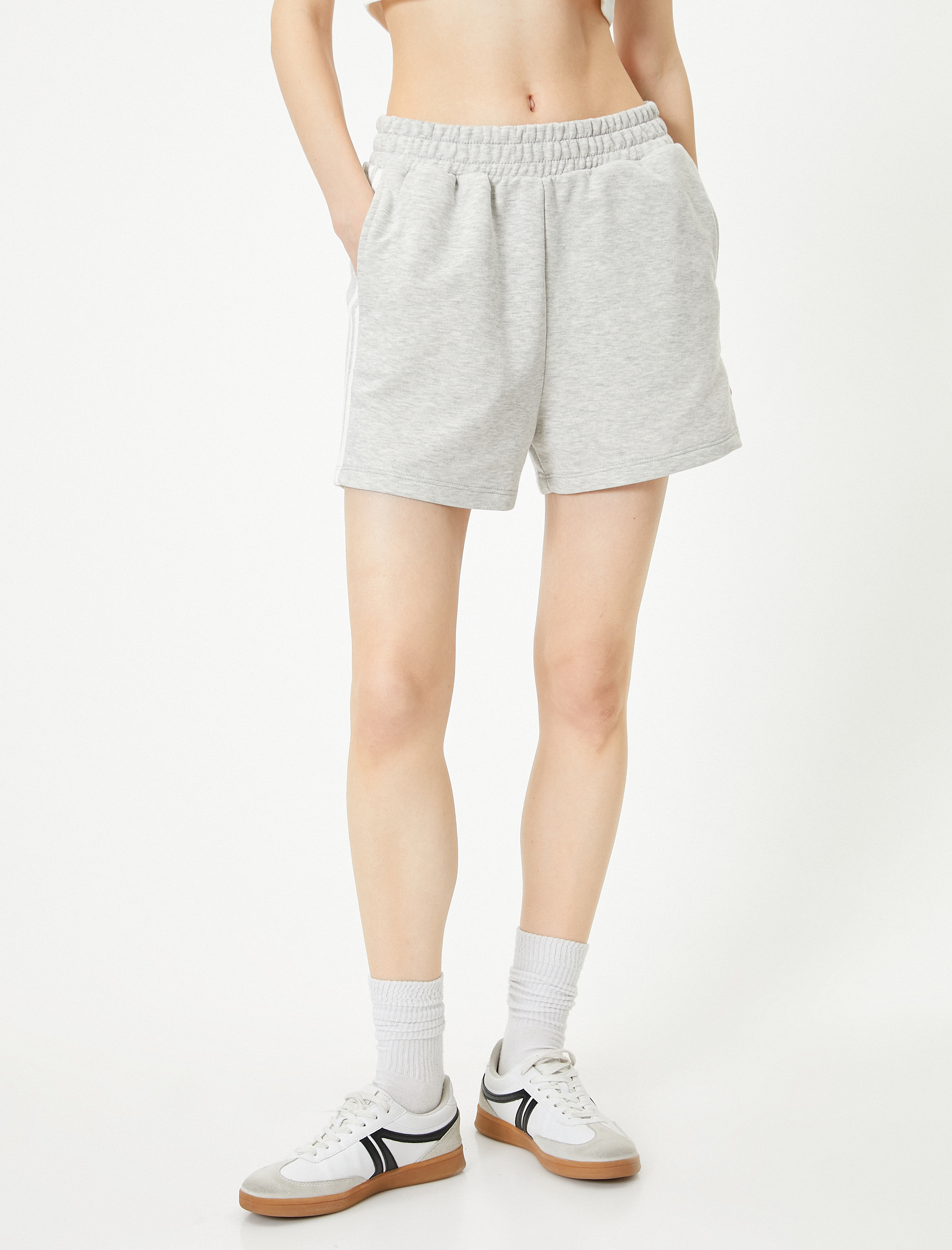   Mini Şort Yüksek Bel Yandan Çizgi Detaylı Cepli