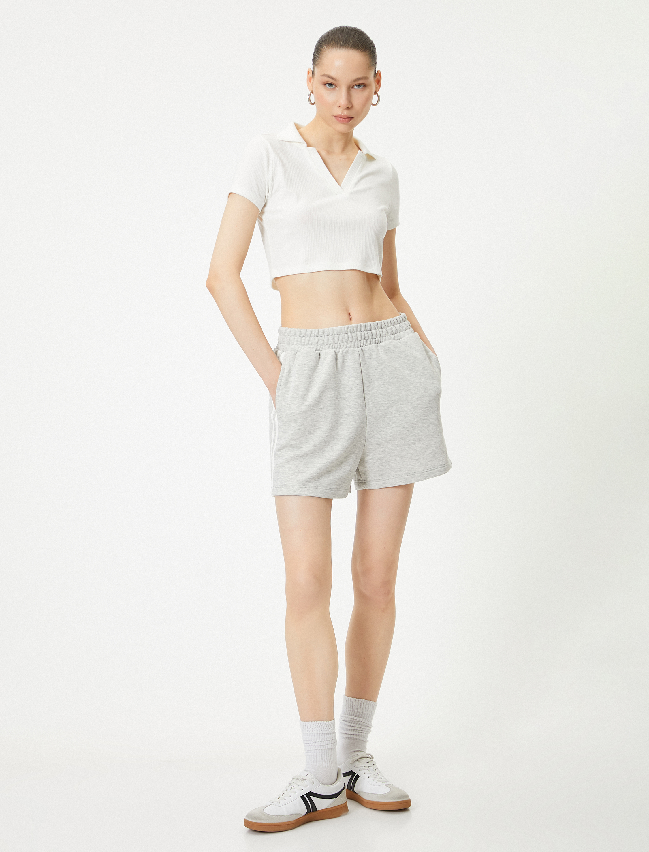   Mini Şort Yüksek Bel Yandan Çizgi Detaylı Cepli