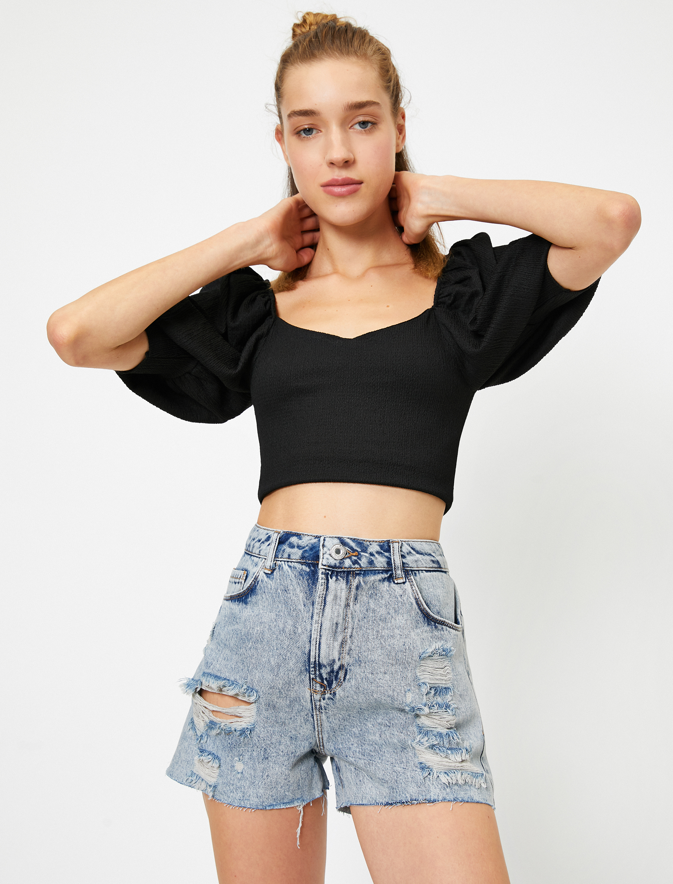   Cep Detaylı Jean Şort