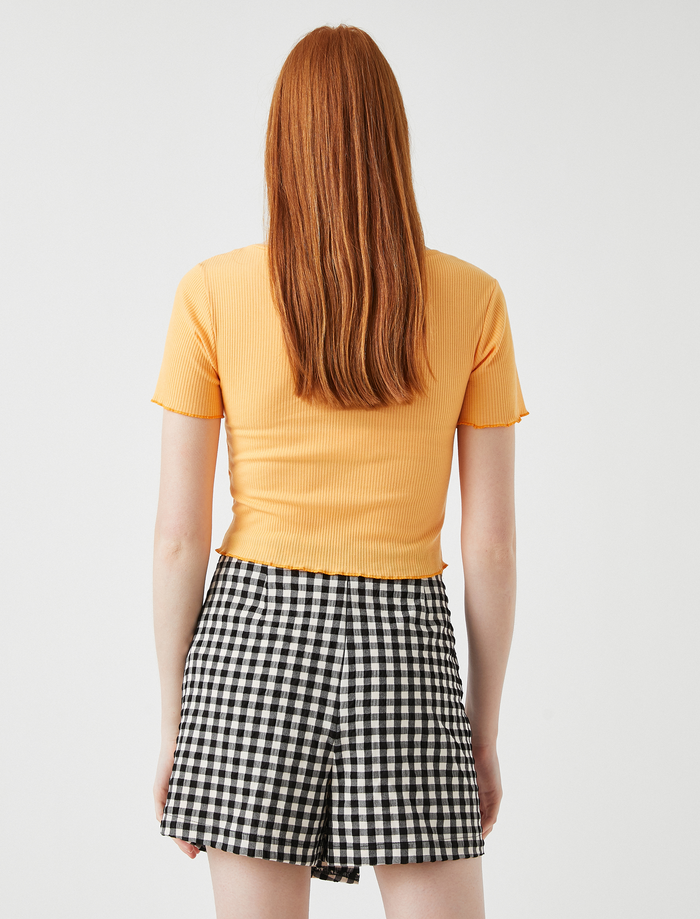   Crop Tişört Fırfır Detaylı Fitilli V Yaka