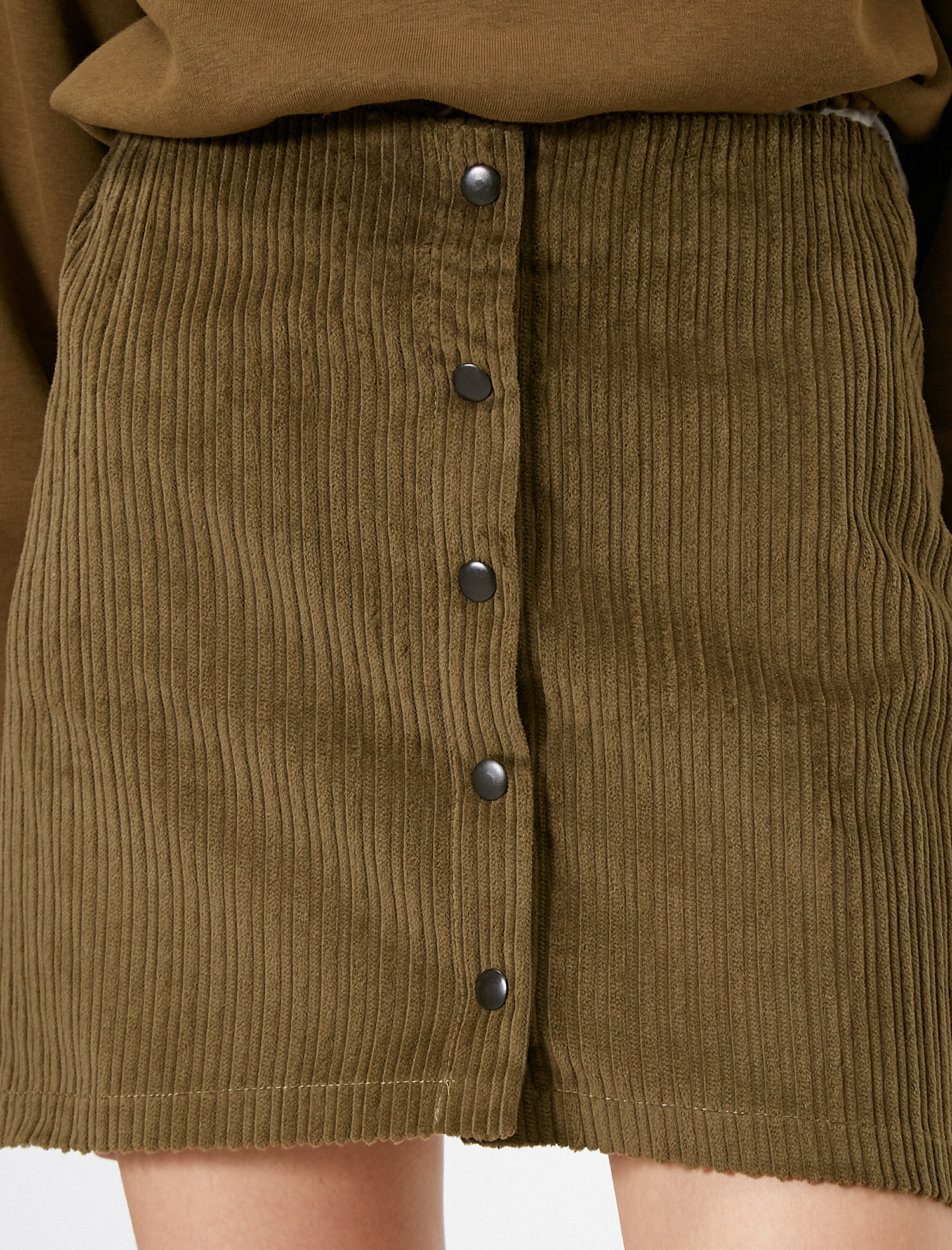   Düğme Detaylı Etek