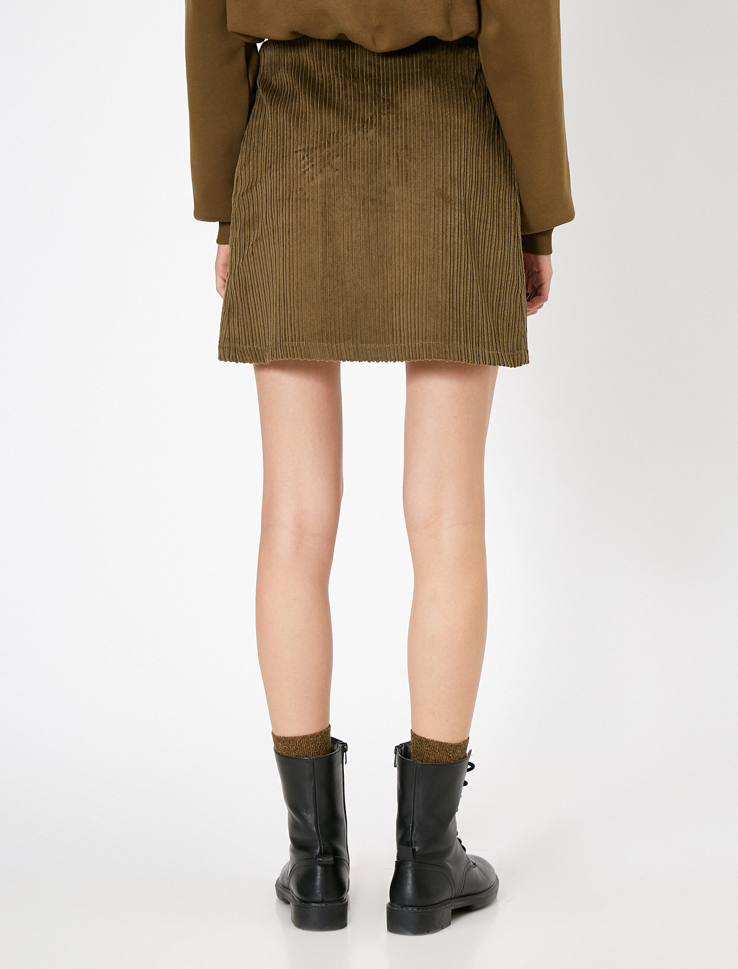   Düğme Detaylı Etek